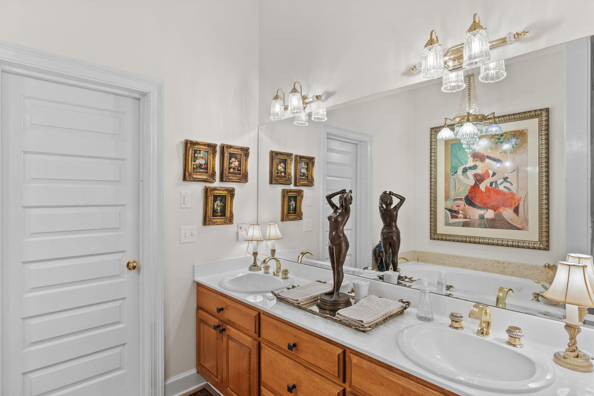 PARADISE POINT - Residential