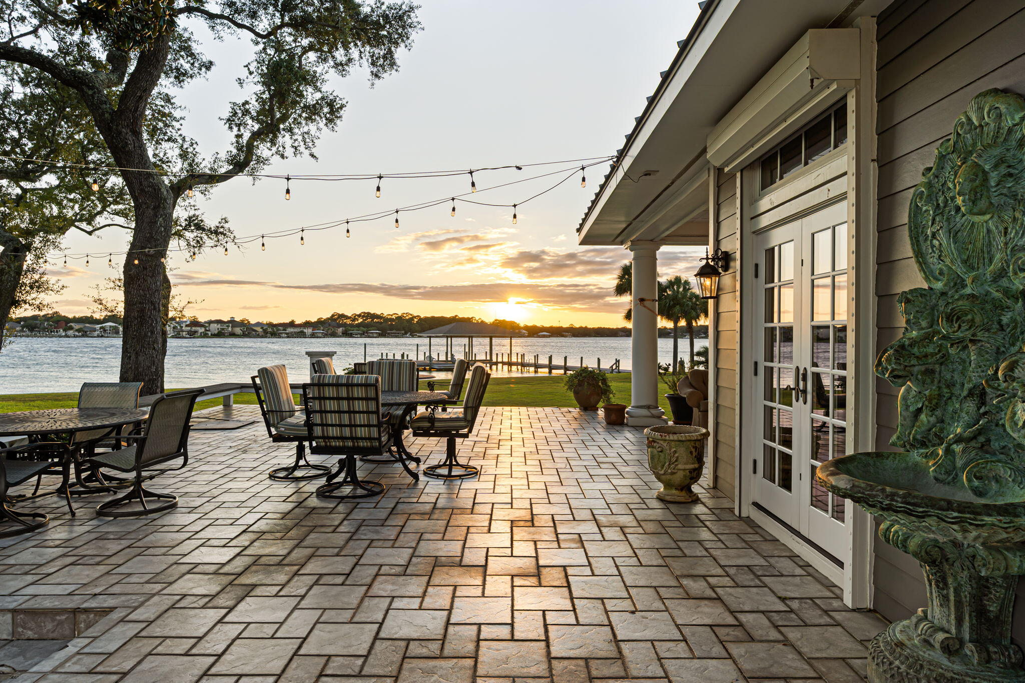 PARADISE POINT - Residential