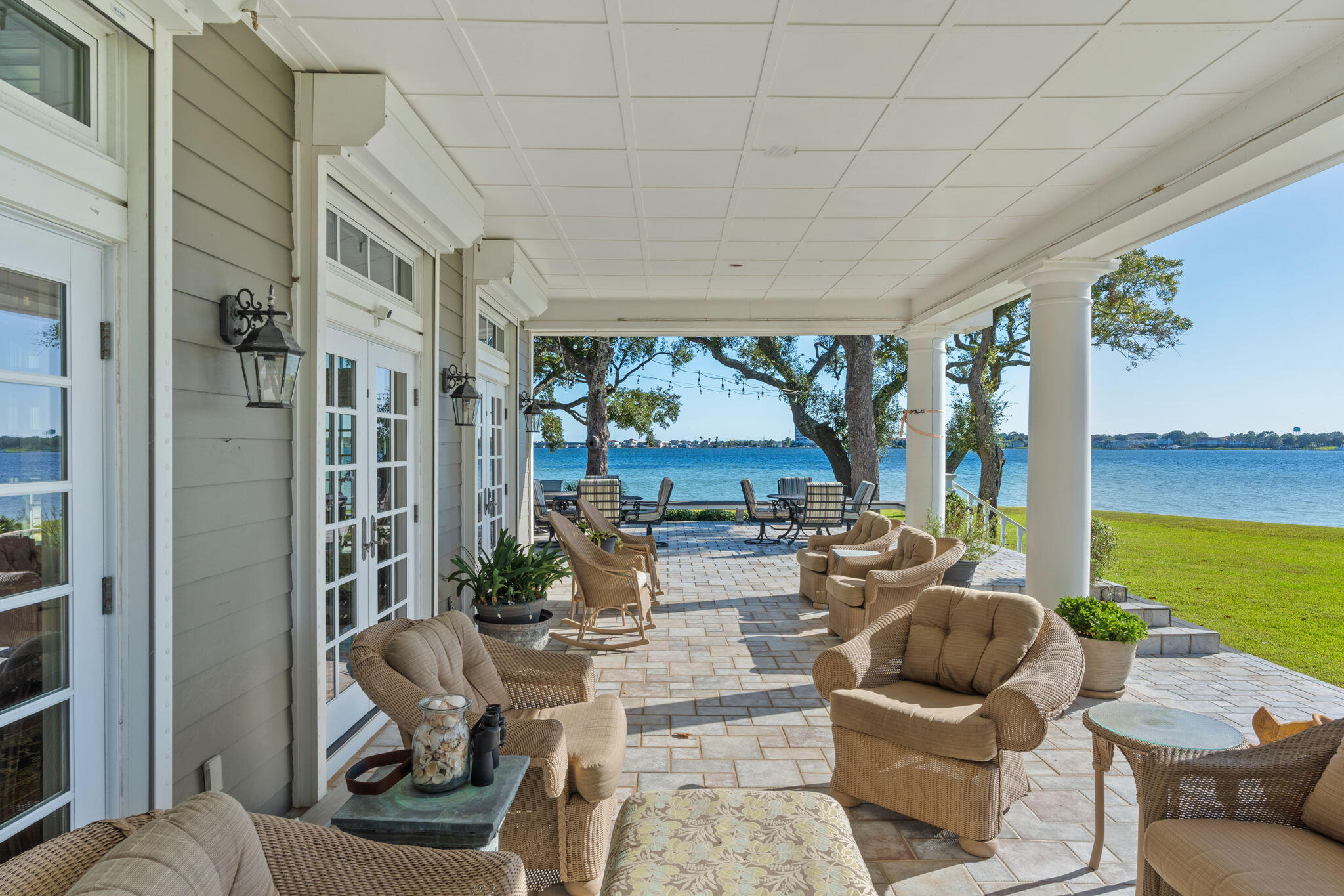 PARADISE POINT - Residential