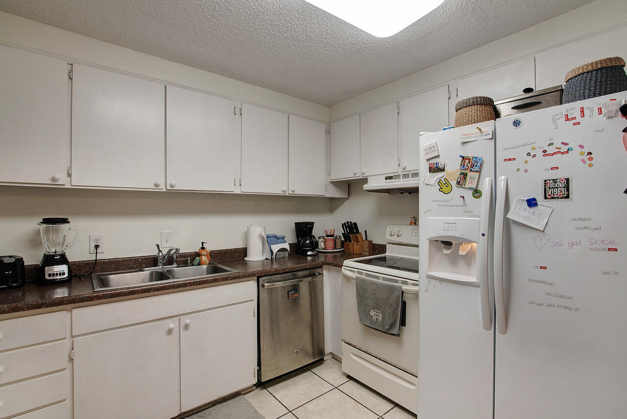 GARNIERS BEACH 6TH - Residential