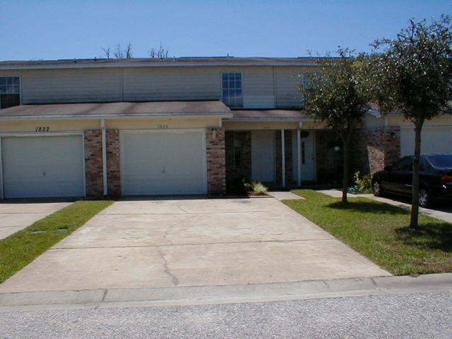 CONVENIENT TO BOTH EGLIN & HURLBURT. GREAT TOWNHOME WITH OPEN FLOOR PLAN. BEDROOMS UPSTAIRS WITH 2 FULL BATHS. LIVING AREA, HALF BATH & FULLY EQUIPPED KITCHEN DOWNSTAIRS.SINGLE GARAGE. FENCED BACK YARD. FULLY EQUIPPED KITCHEN. A SMALL PET MAY BE APPROVED WITH THE PAYMENT OF AN ADDITIONAL PET FEE, A PORTION OF WHICH MAY BE REFUNDABLE IF THE PET DOES NO DAMAGE. SECURITY DEPOSIT INCLUDES NONREFUNDABLE FLOOR CLEANING AND PEST CONTROL FEES. CREDIT CHECK FEE IS $30 PER PERSON.