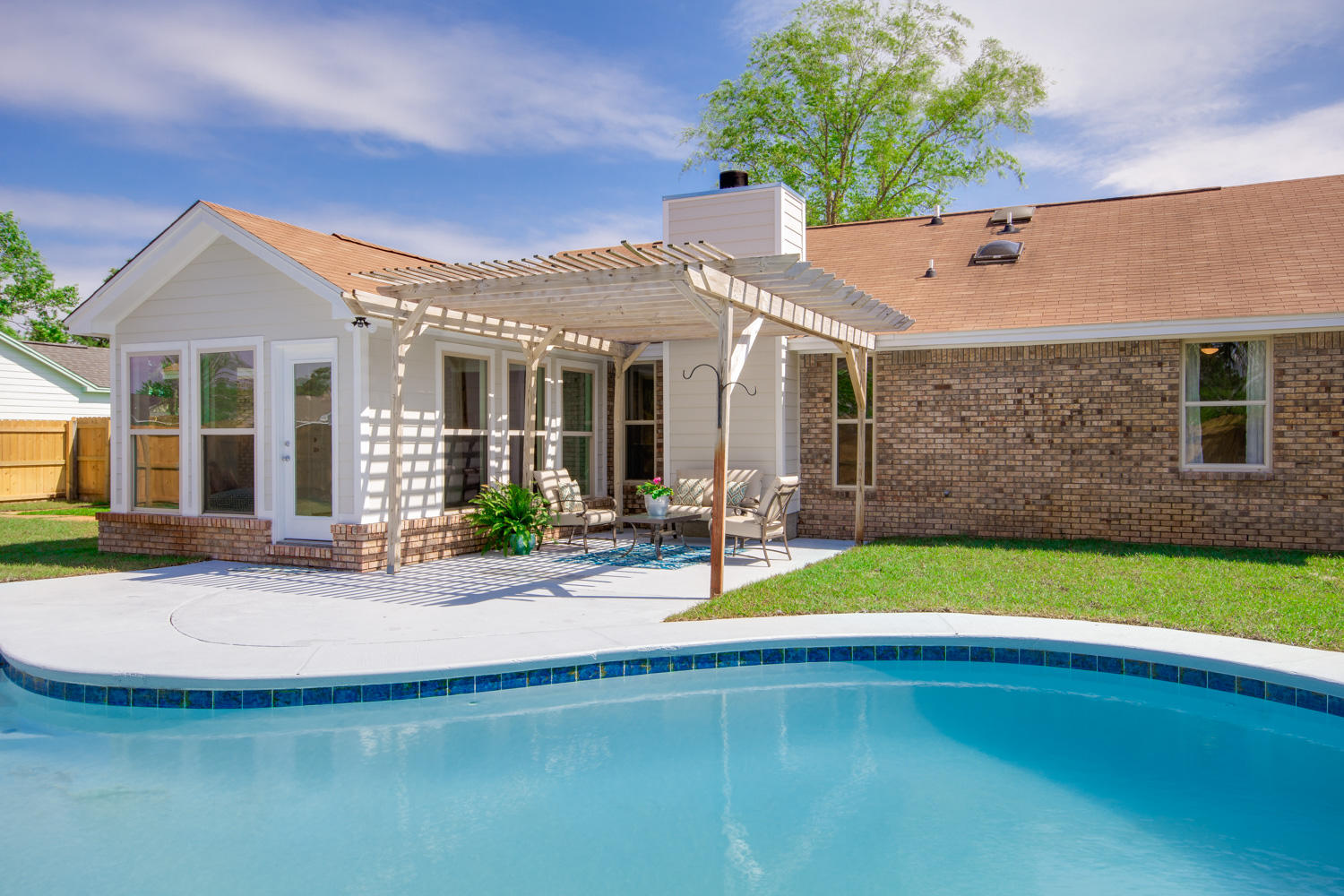 FOX DEN VILLAGES PHASE II LOT5 BLK C AS DES IN OR 3583 PG 750 LESS ALL MINERAL RIGHTS - Residential