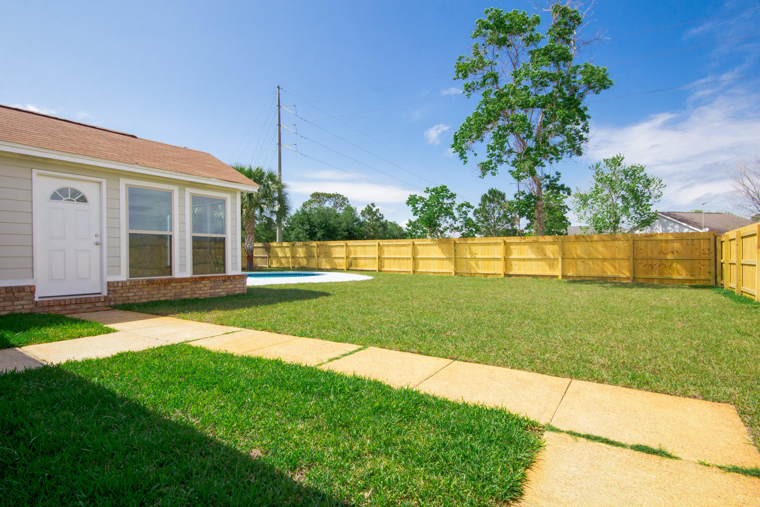 FOX DEN VILLAGES PHASE II LOT5 BLK C AS DES IN OR 3583 PG 750 LESS ALL MINERAL RIGHTS - Residential