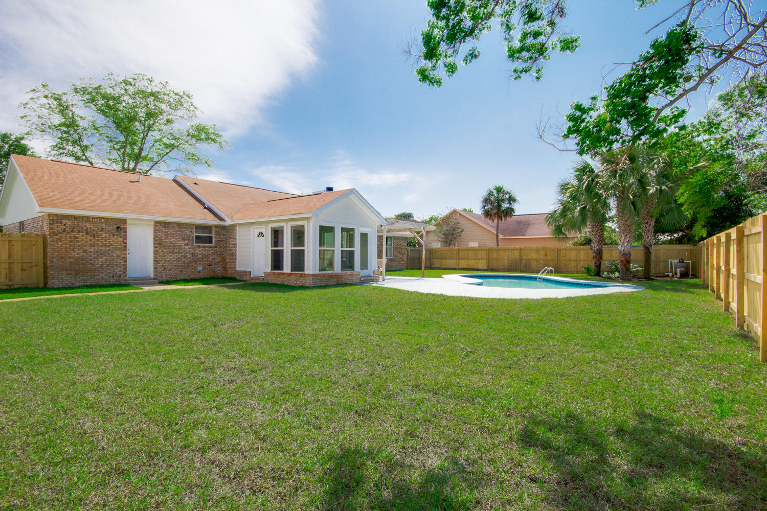 FOX DEN VILLAGES PHASE II LOT5 BLK C AS DES IN OR 3583 PG 750 LESS ALL MINERAL RIGHTS - Residential