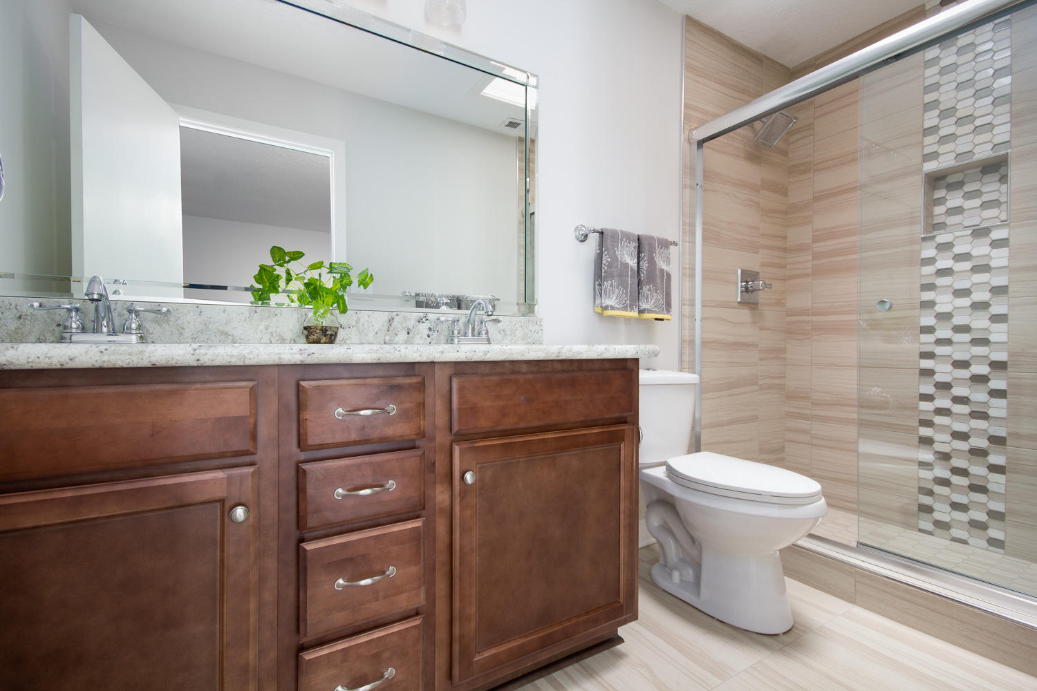 FOX DEN VILLAGES PHASE II LOT5 BLK C AS DES IN OR 3583 PG 750 LESS ALL MINERAL RIGHTS - Residential