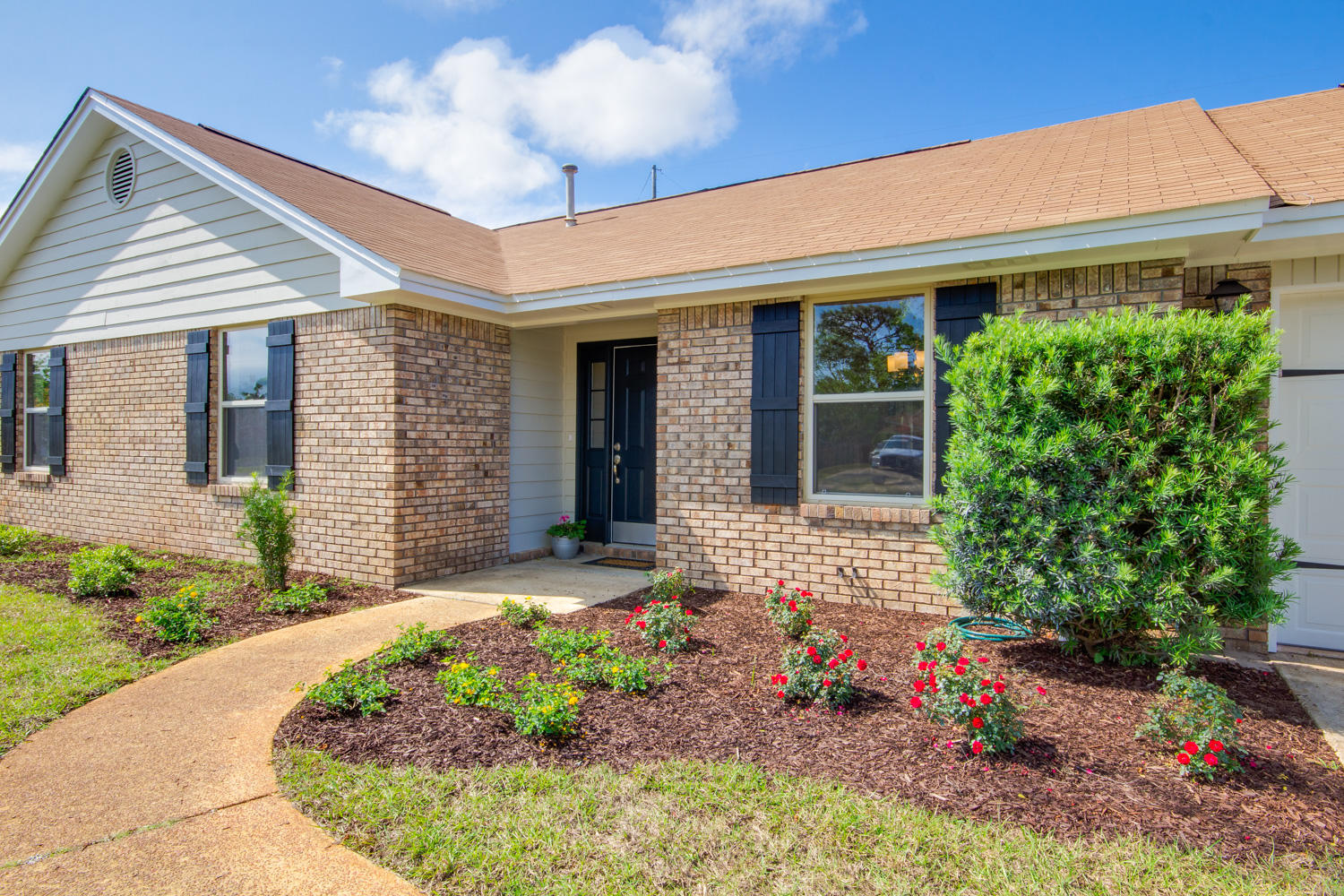 FOX DEN VILLAGES PHASE II LOT5 BLK C AS DES IN OR 3583 PG 750 LESS ALL MINERAL RIGHTS - Residential