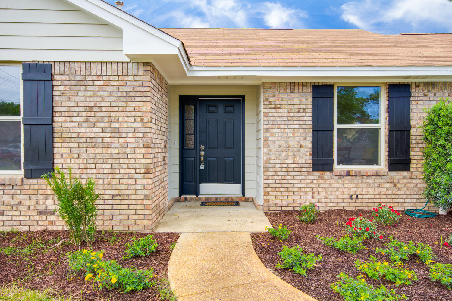 FOX DEN VILLAGES PHASE II LOT5 BLK C AS DES IN OR 3583 PG 750 LESS ALL MINERAL RIGHTS - Residential