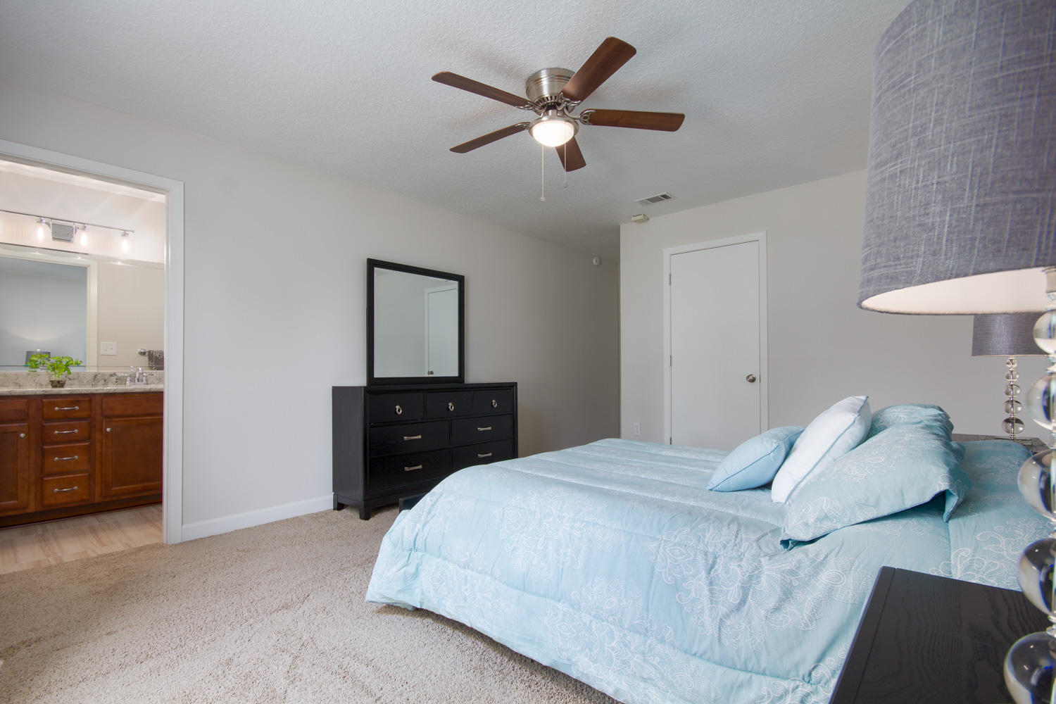 FOX DEN VILLAGES PHASE II LOT5 BLK C AS DES IN OR 3583 PG 750 LESS ALL MINERAL RIGHTS - Residential