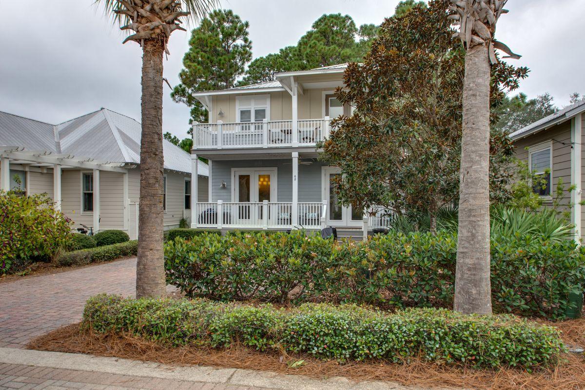 COTTAGES AT EASTERN LAKE - Residential