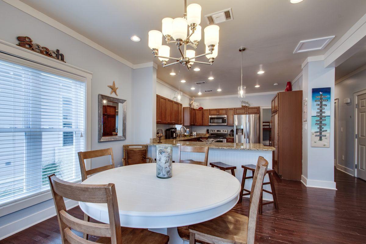 COTTAGES AT EASTERN LAKE - Residential