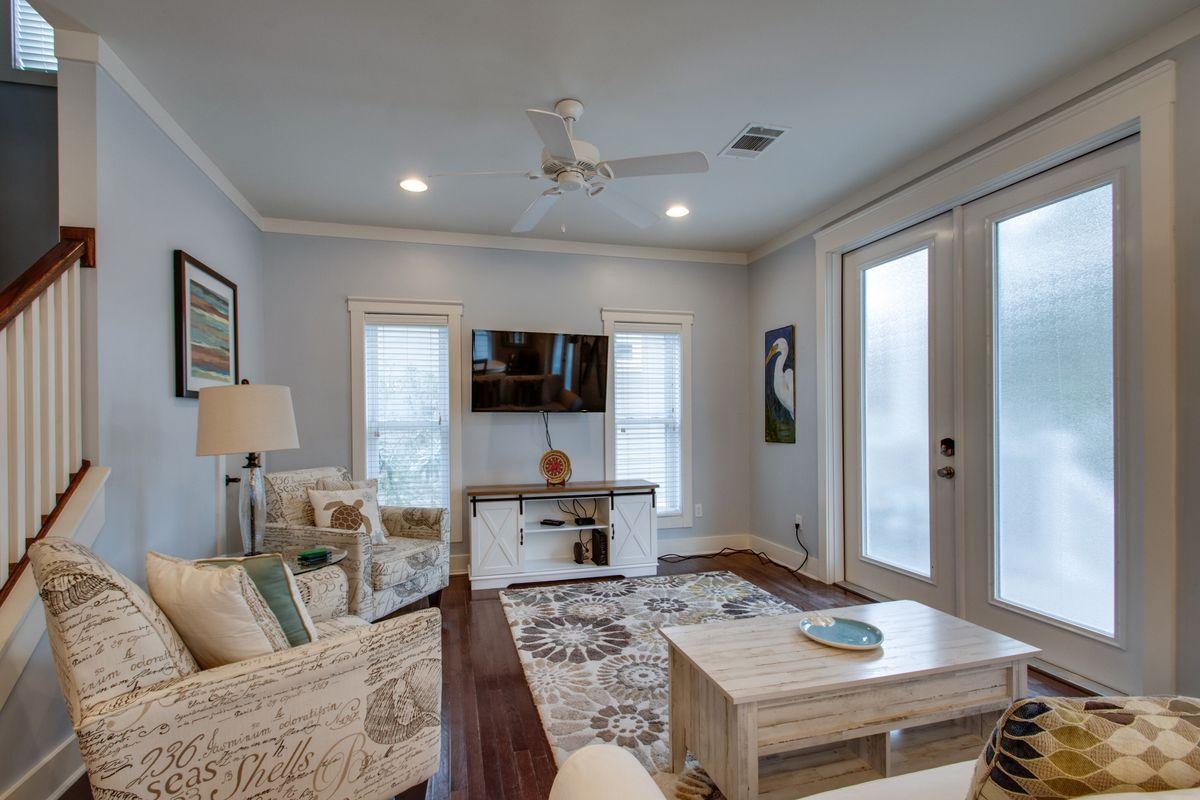 COTTAGES AT EASTERN LAKE - Residential