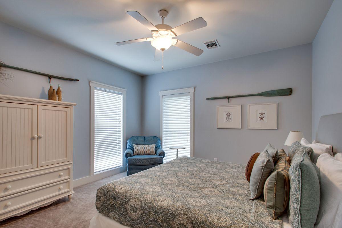 COTTAGES AT EASTERN LAKE - Residential