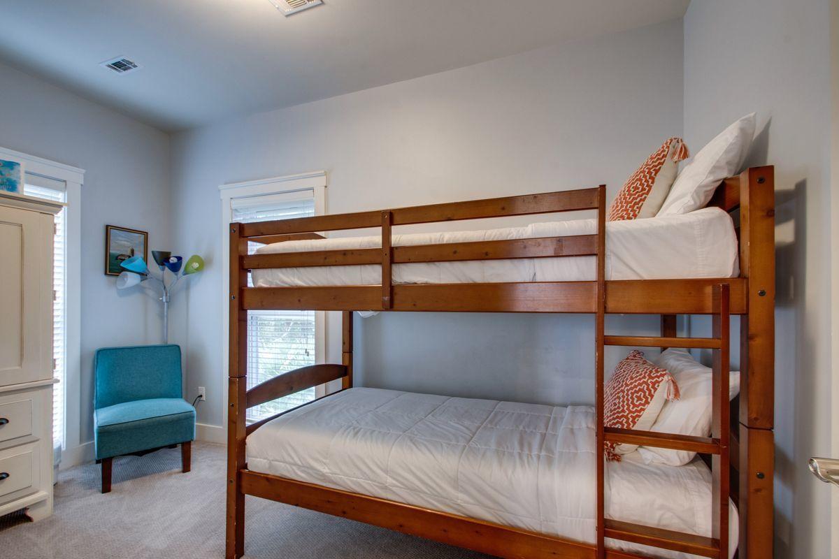 COTTAGES AT EASTERN LAKE - Residential