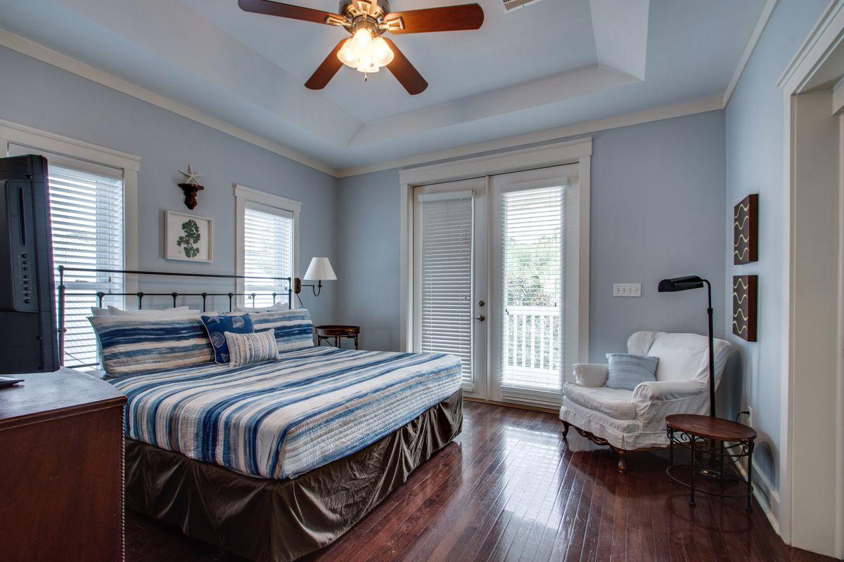 COTTAGES AT EASTERN LAKE - Residential