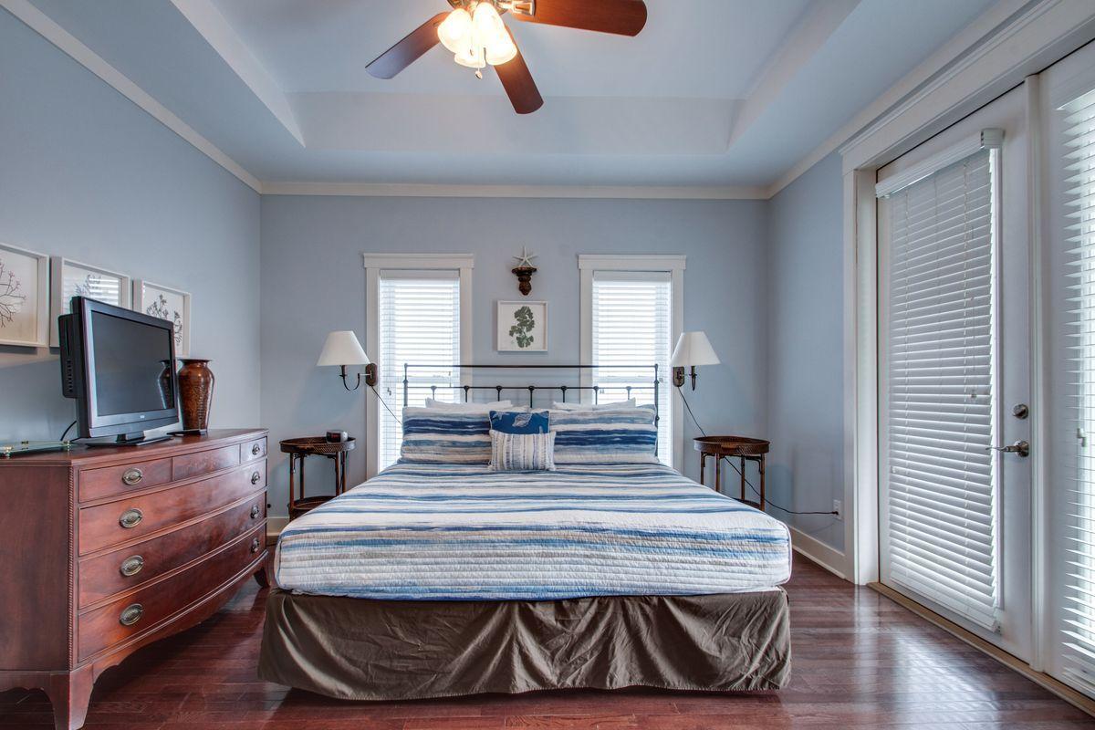 COTTAGES AT EASTERN LAKE - Residential