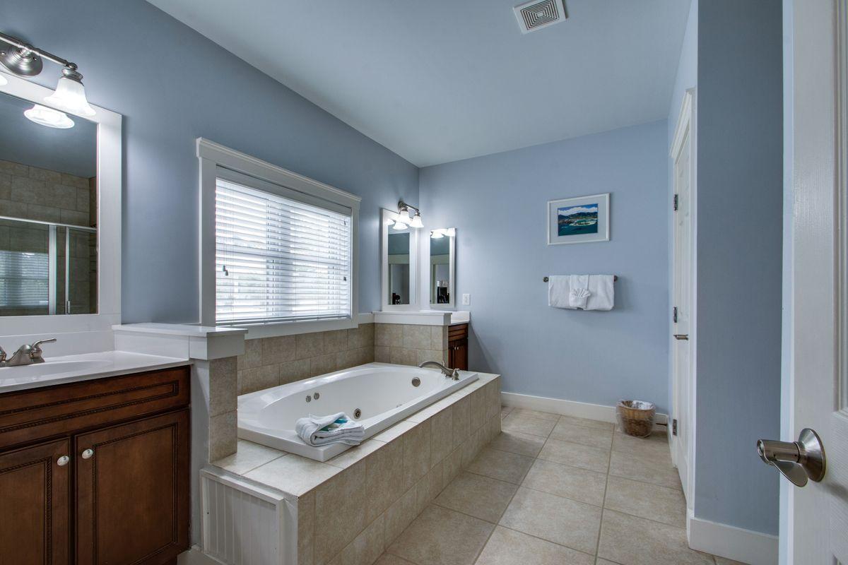 COTTAGES AT EASTERN LAKE - Residential