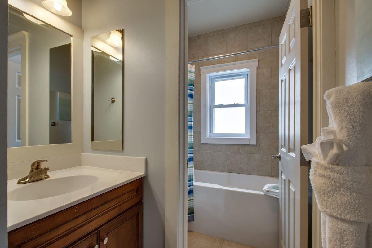 COTTAGES AT EASTERN LAKE - Residential