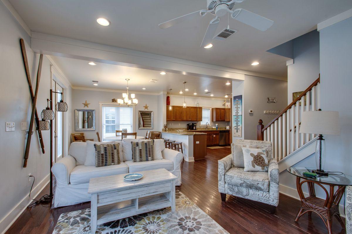 COTTAGES AT EASTERN LAKE - Residential