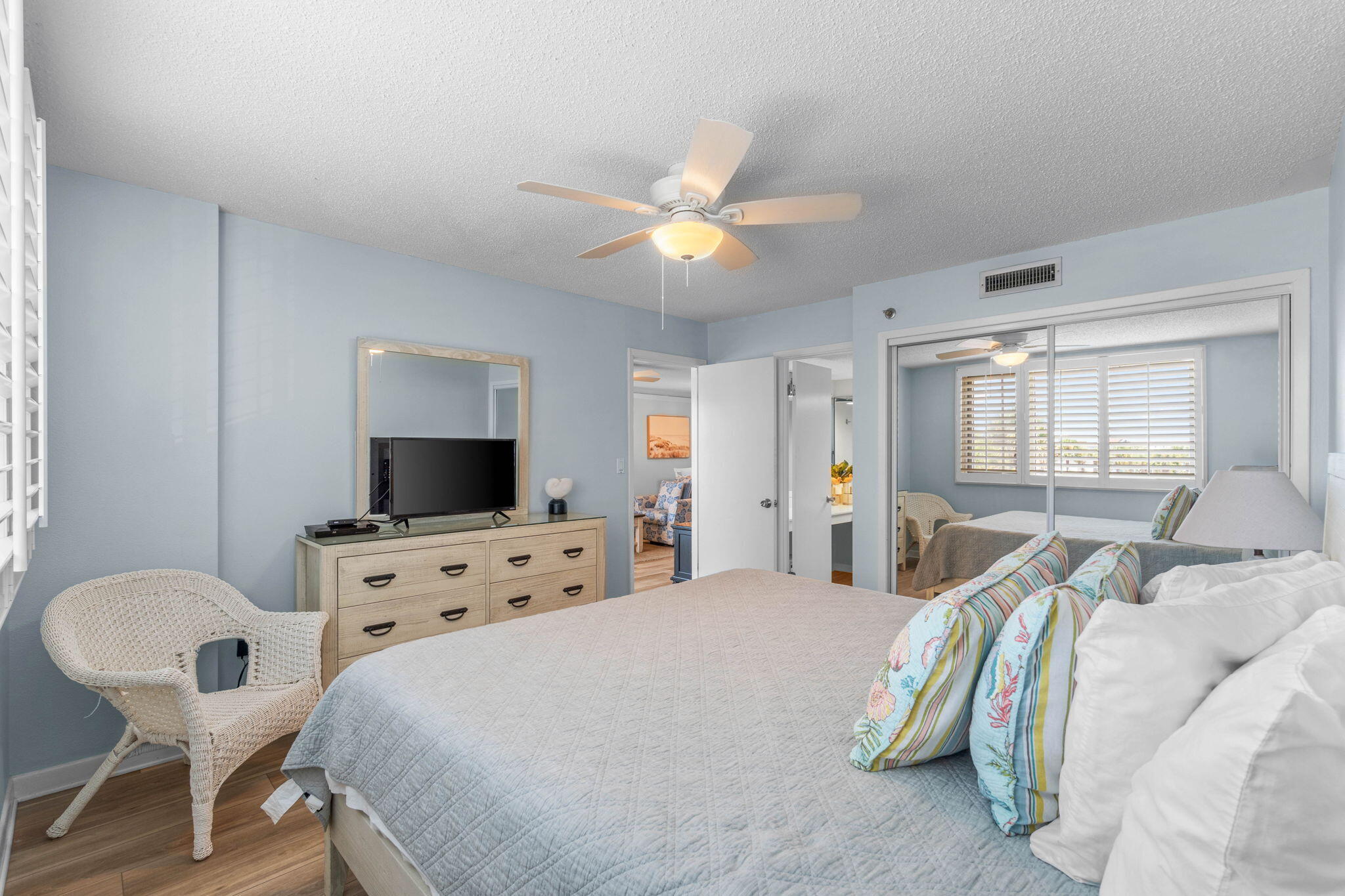 ISLANDER CONDO PH 2 - Residential