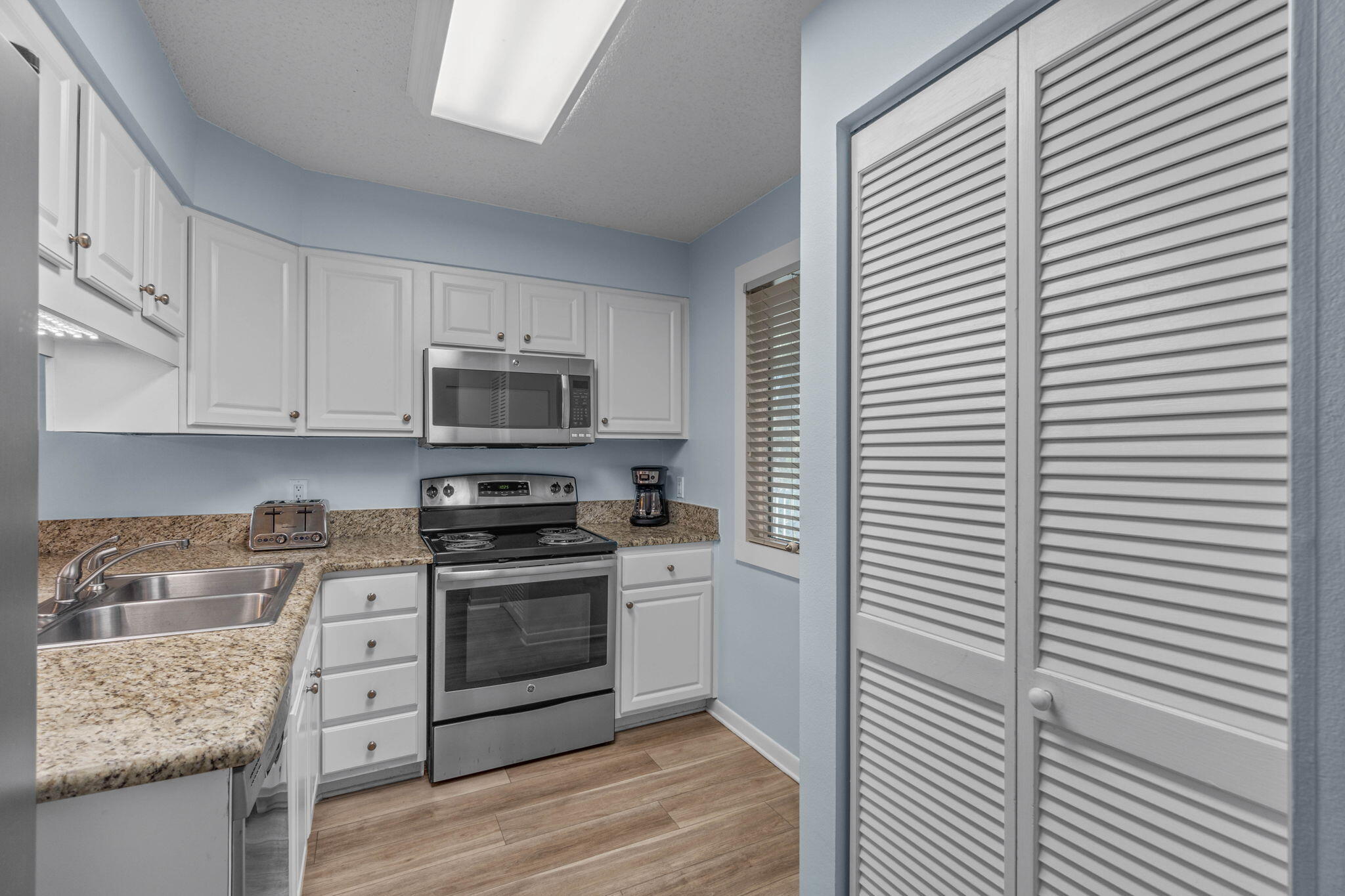 ISLANDER CONDO PH 2 - Residential