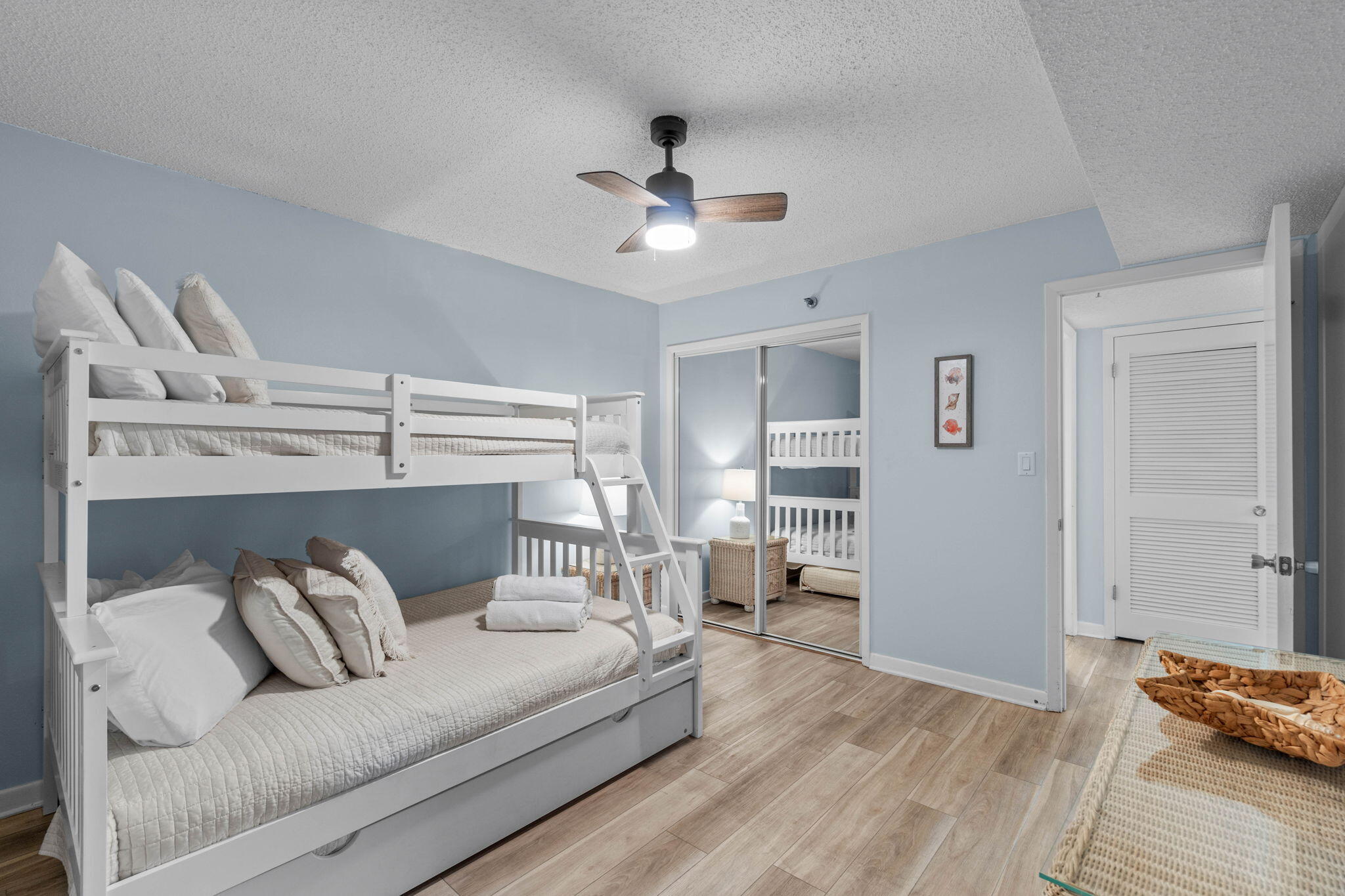 ISLANDER CONDO PH 2 - Residential