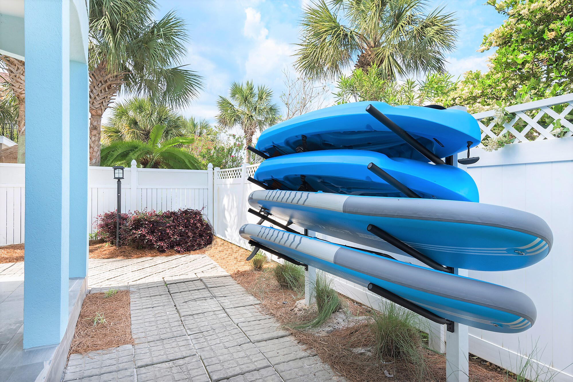 EMERALD WATERS VILLAGE - Residential