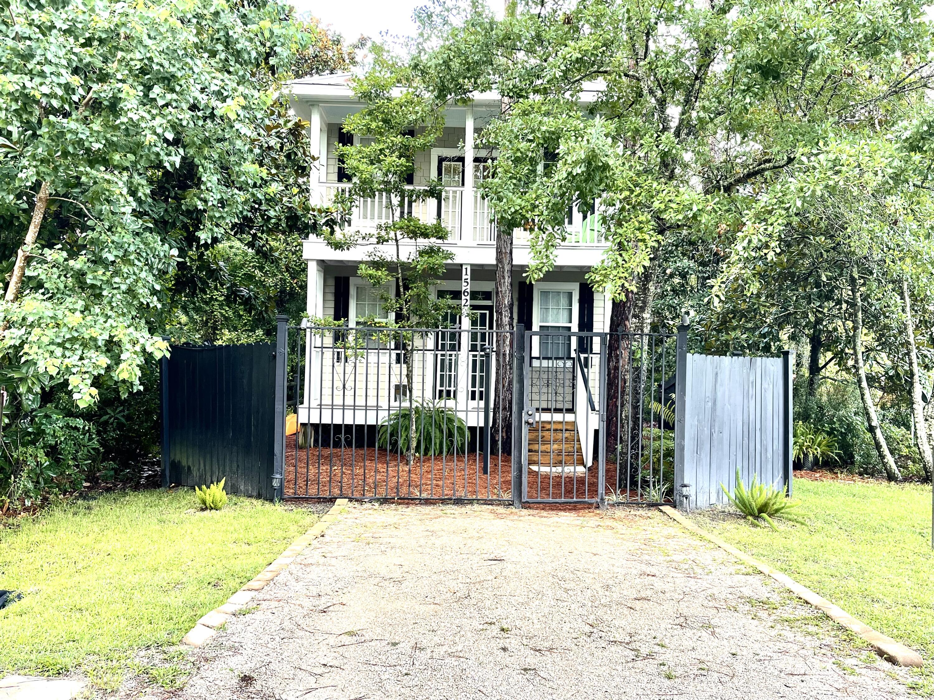 TOWN OF SANTA ROSA - Residential