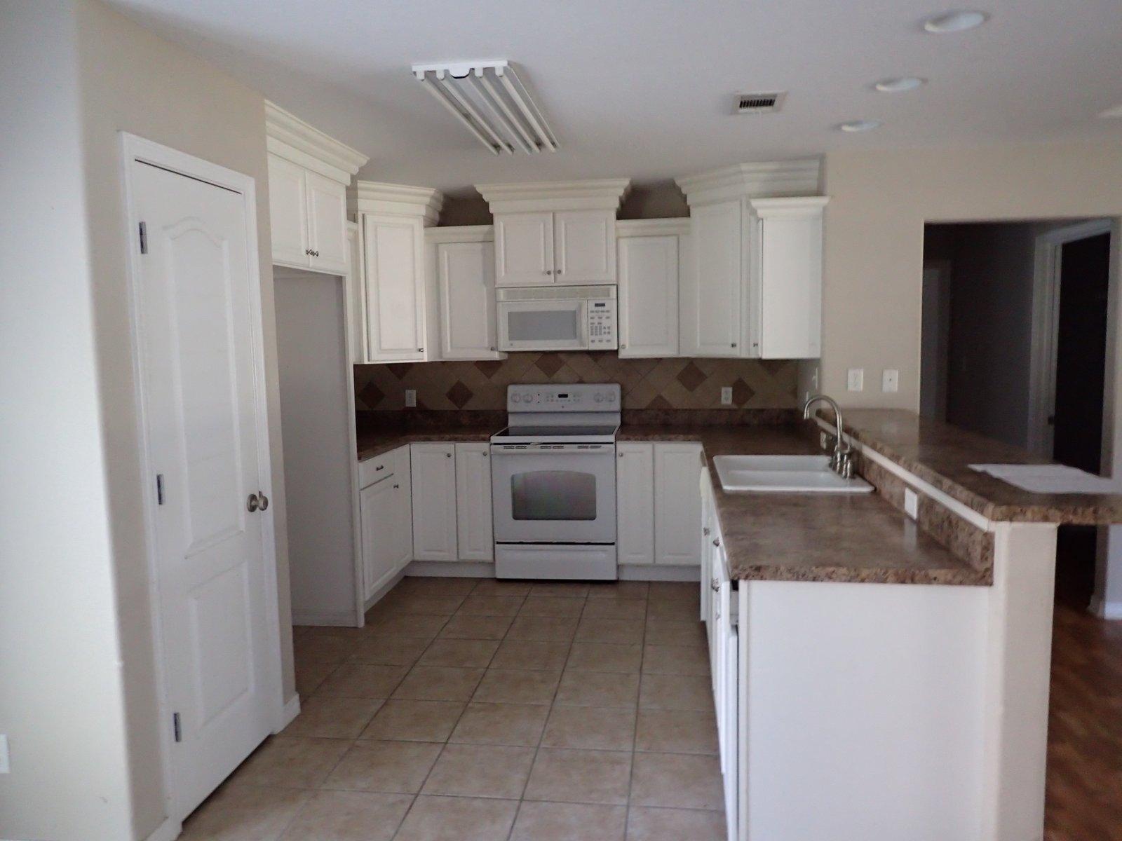 OAKWOOD LAKES ESTATES - Residential