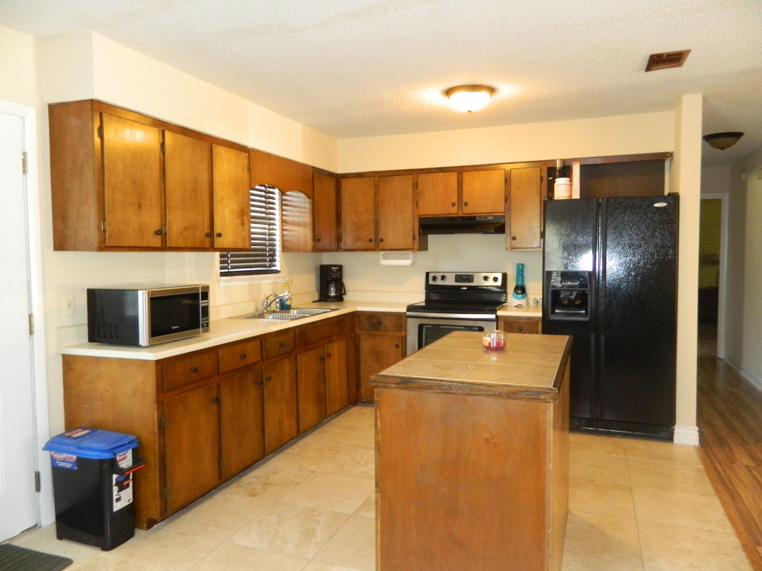 LOT 10 OF UNRECD S/D OF LOT 18OF 3RD ADD TO QUAIL RIDGE ESTATES UNRECD AS RECD IN OR 327-780 DESC AS - Residential