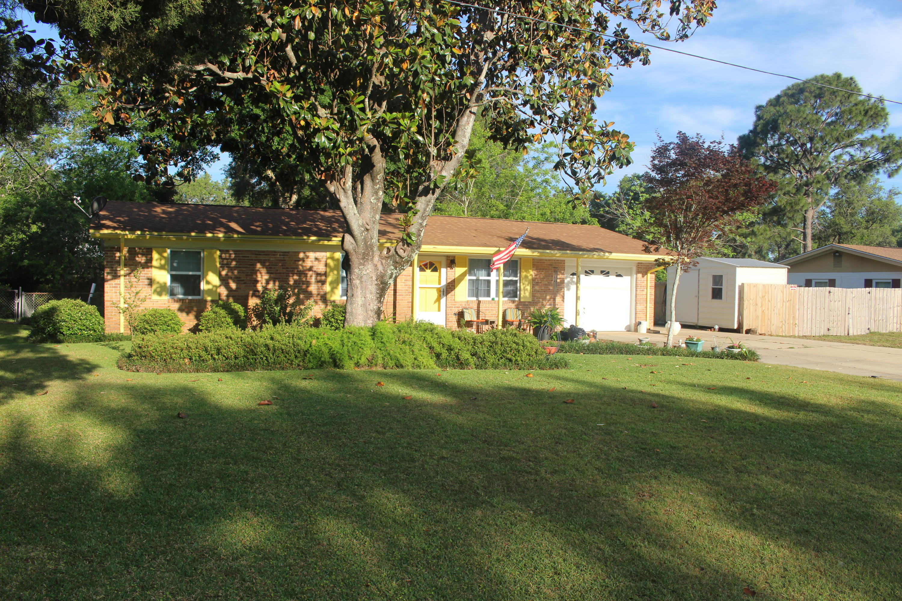 This is a very clean move in ready home that would be perfect for a first time home buyer. Solid brick construction, fenced in back yard and generous sized bedrooms for a home this size. Large lot with beautiful landscaping in Shalimar! This 3 bedroom/1.5 bath home is a great starter home or Investment property. Close to Eglin Air Force Base, Schools, Shopping and Restaurants.