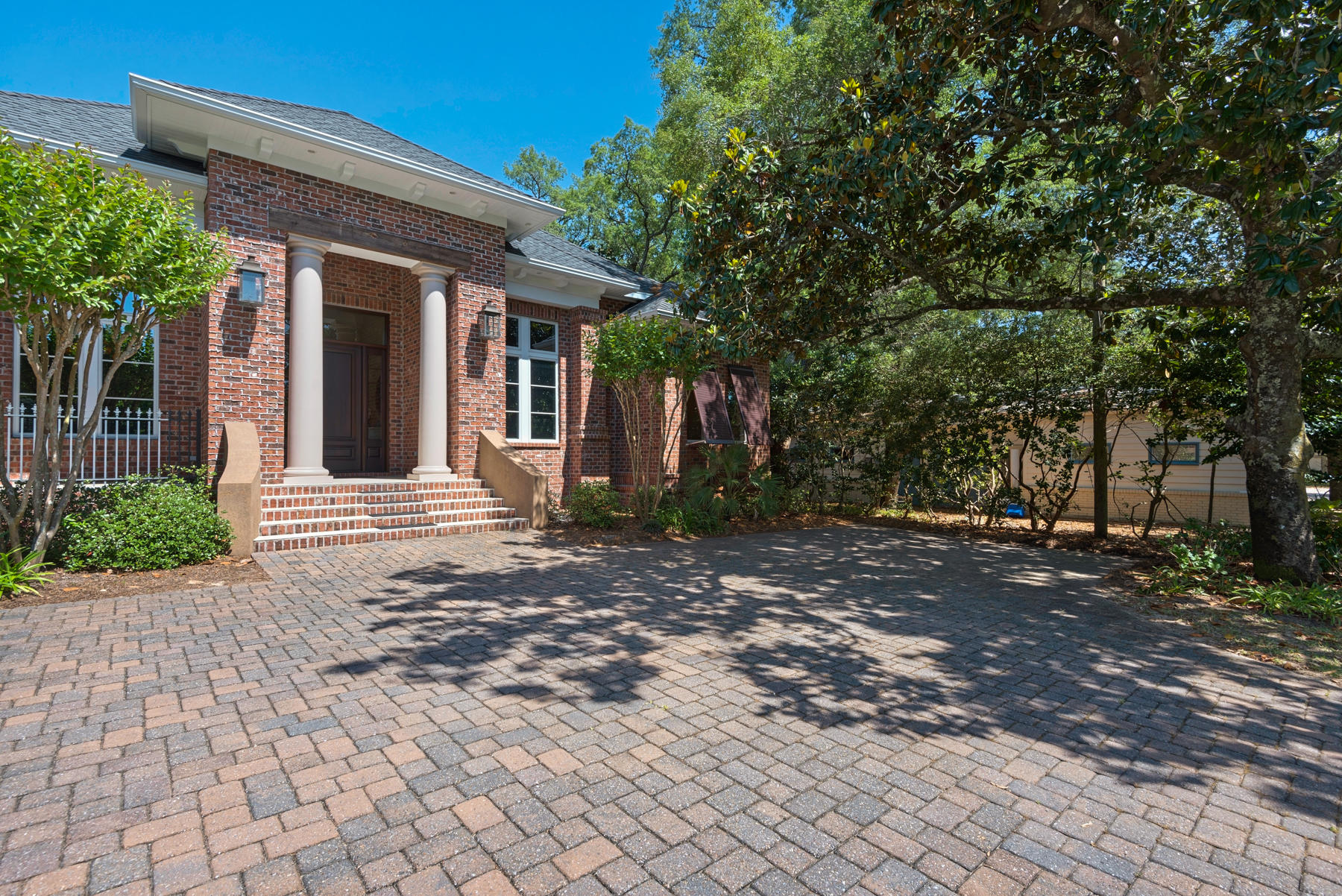 Elliot Point - Residential