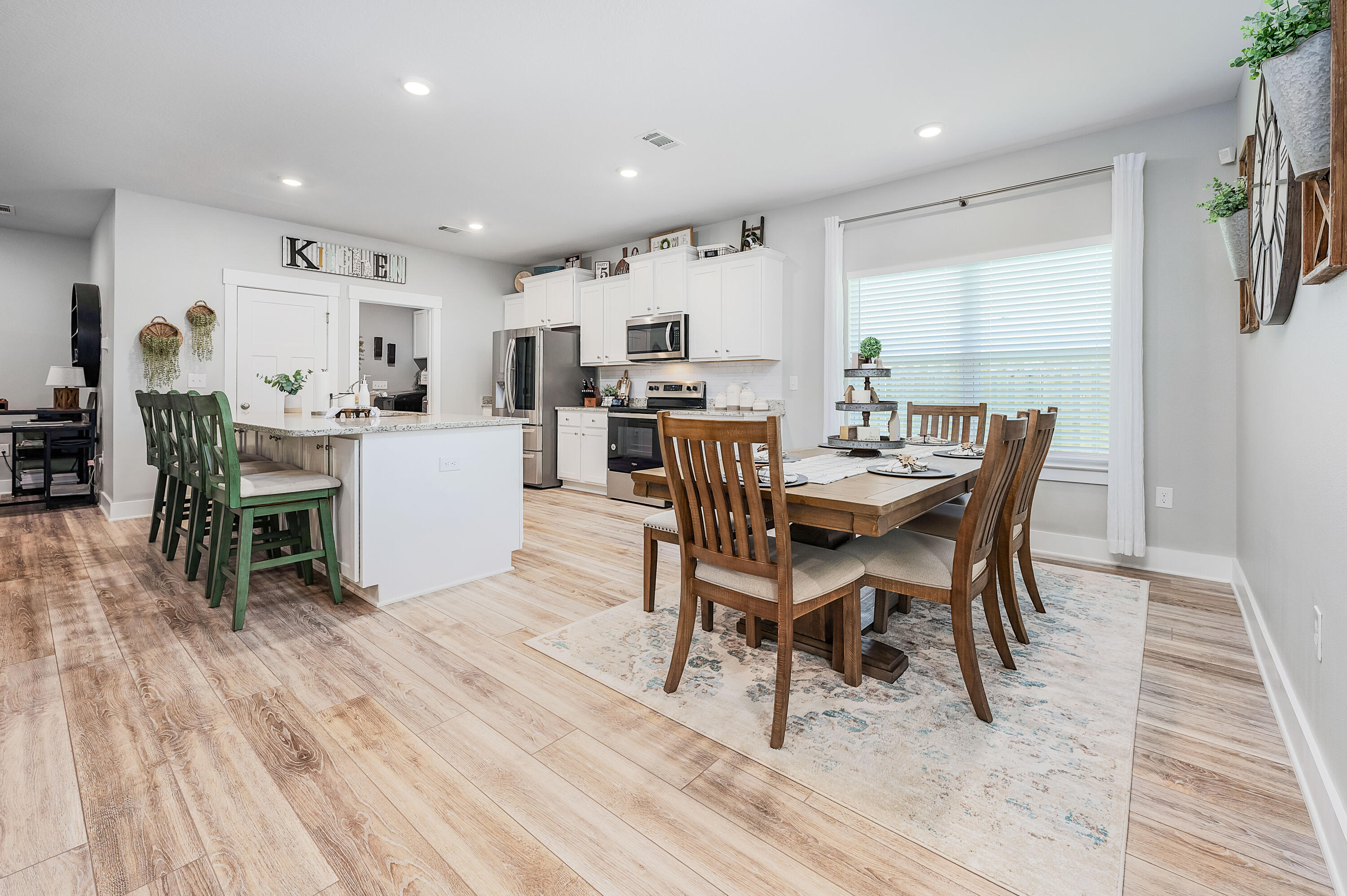 FOREST BAY ESTATES PHASE 1RECORDED IN PB 13 PGS 22 - 24LOT 7 BLK G AS DES IN OR 4098PG 1319 - Residential