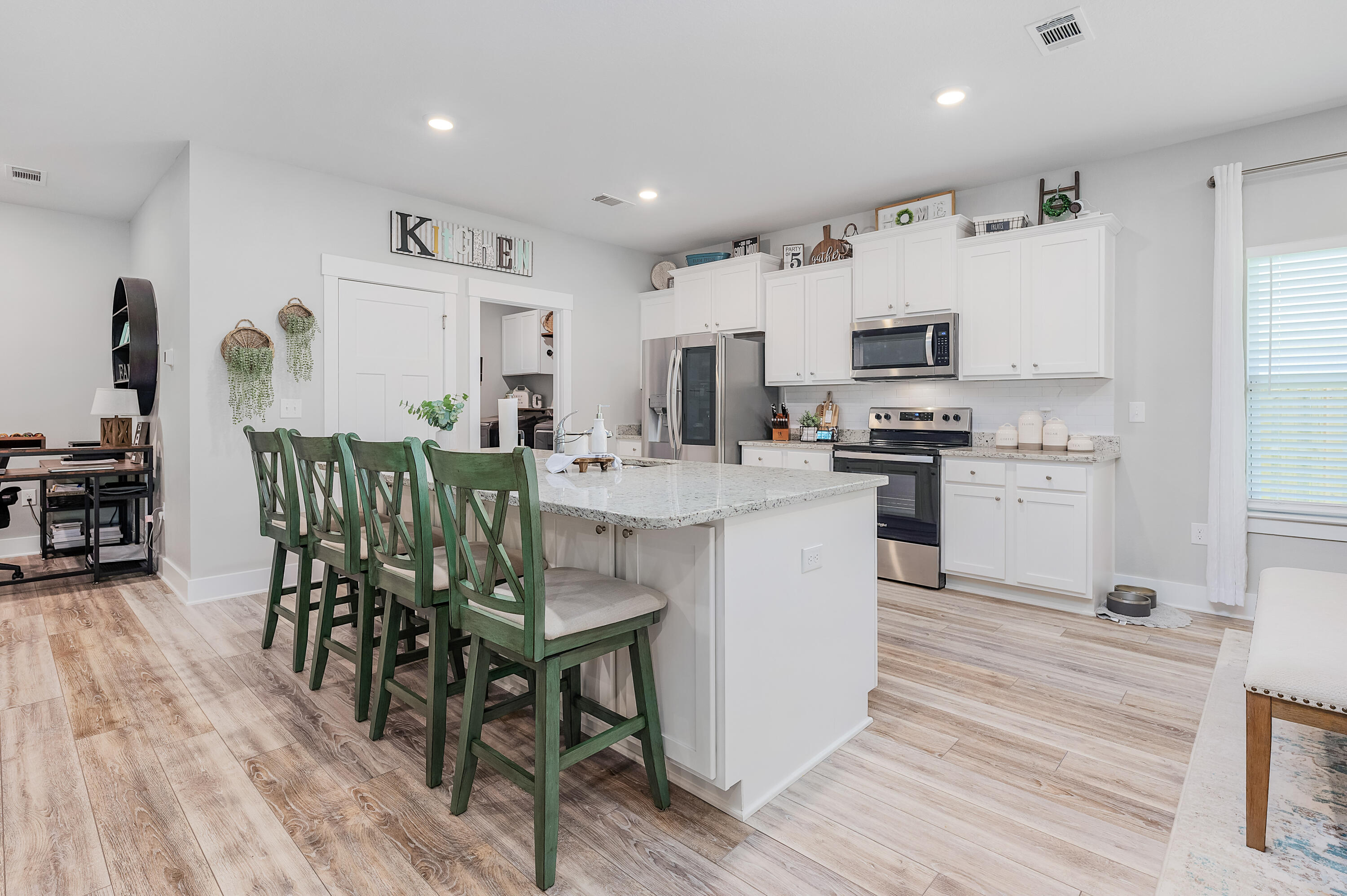 FOREST BAY ESTATES PHASE 1RECORDED IN PB 13 PGS 22 - 24LOT 7 BLK G AS DES IN OR 4098PG 1319 - Residential