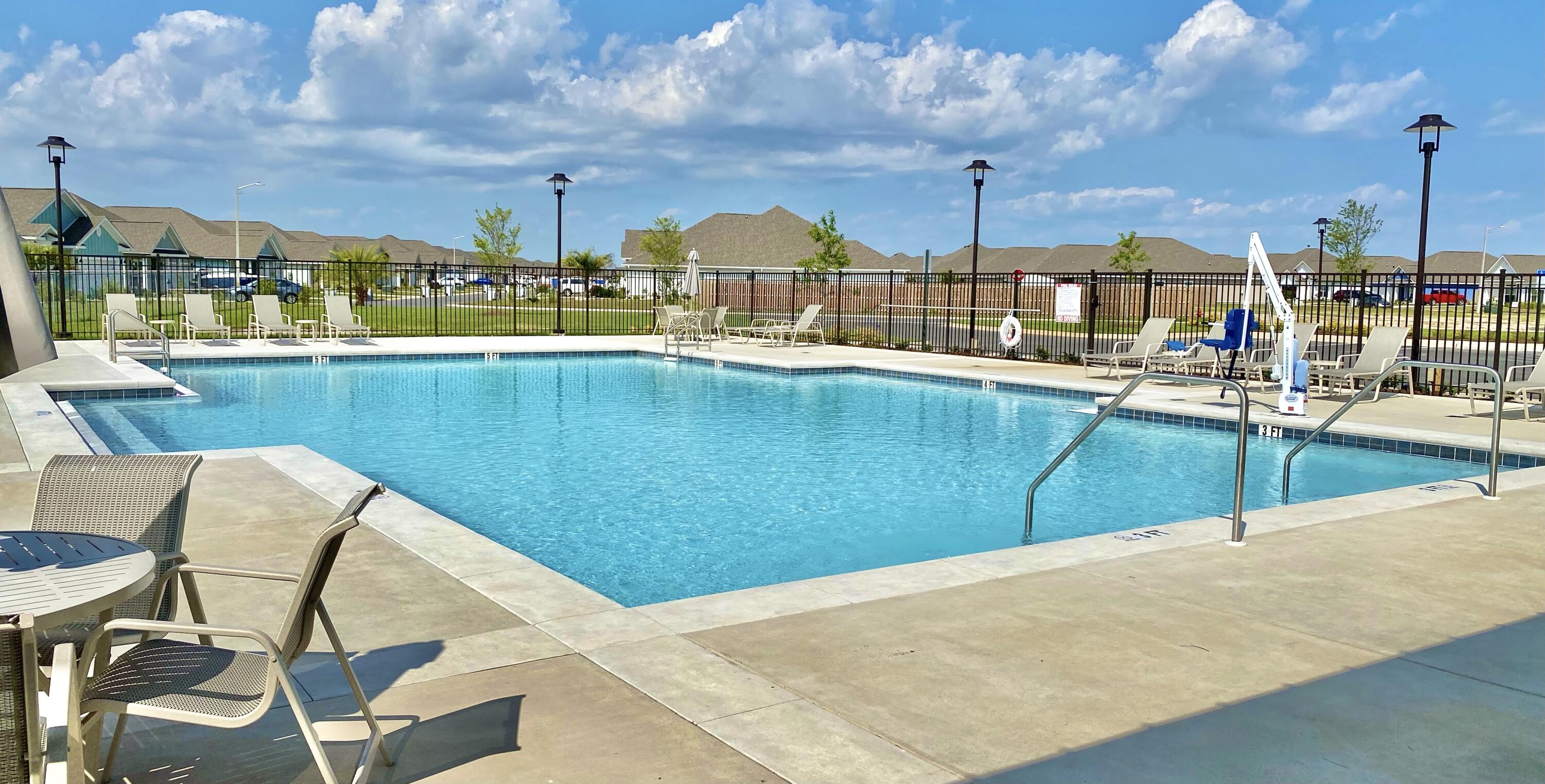 FOREST BAY ESTATES PHASE 1RECORDED IN PB 13 PGS 22 - 24LOT 7 BLK G AS DES IN OR 4098PG 1319 - Residential