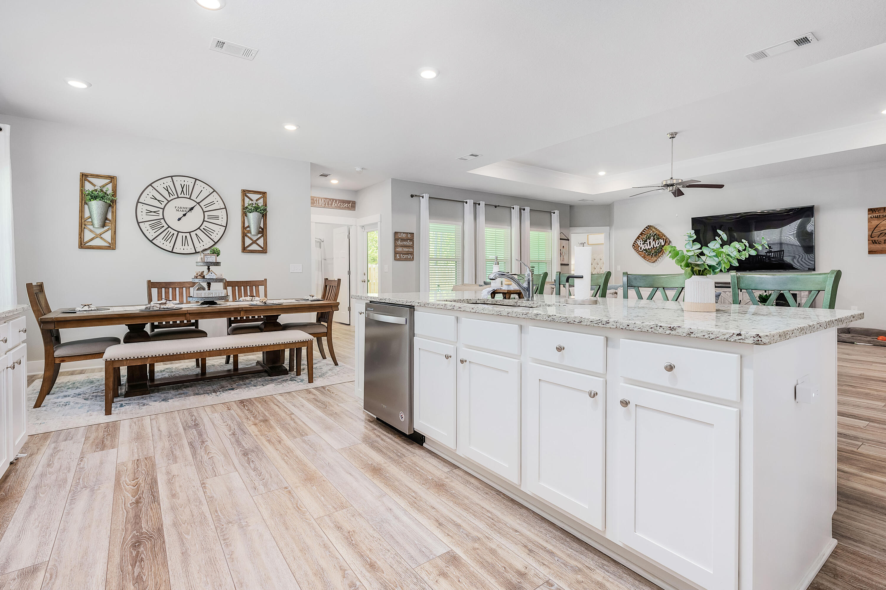 FOREST BAY ESTATES PHASE 1RECORDED IN PB 13 PGS 22 - 24LOT 7 BLK G AS DES IN OR 4098PG 1319 - Residential