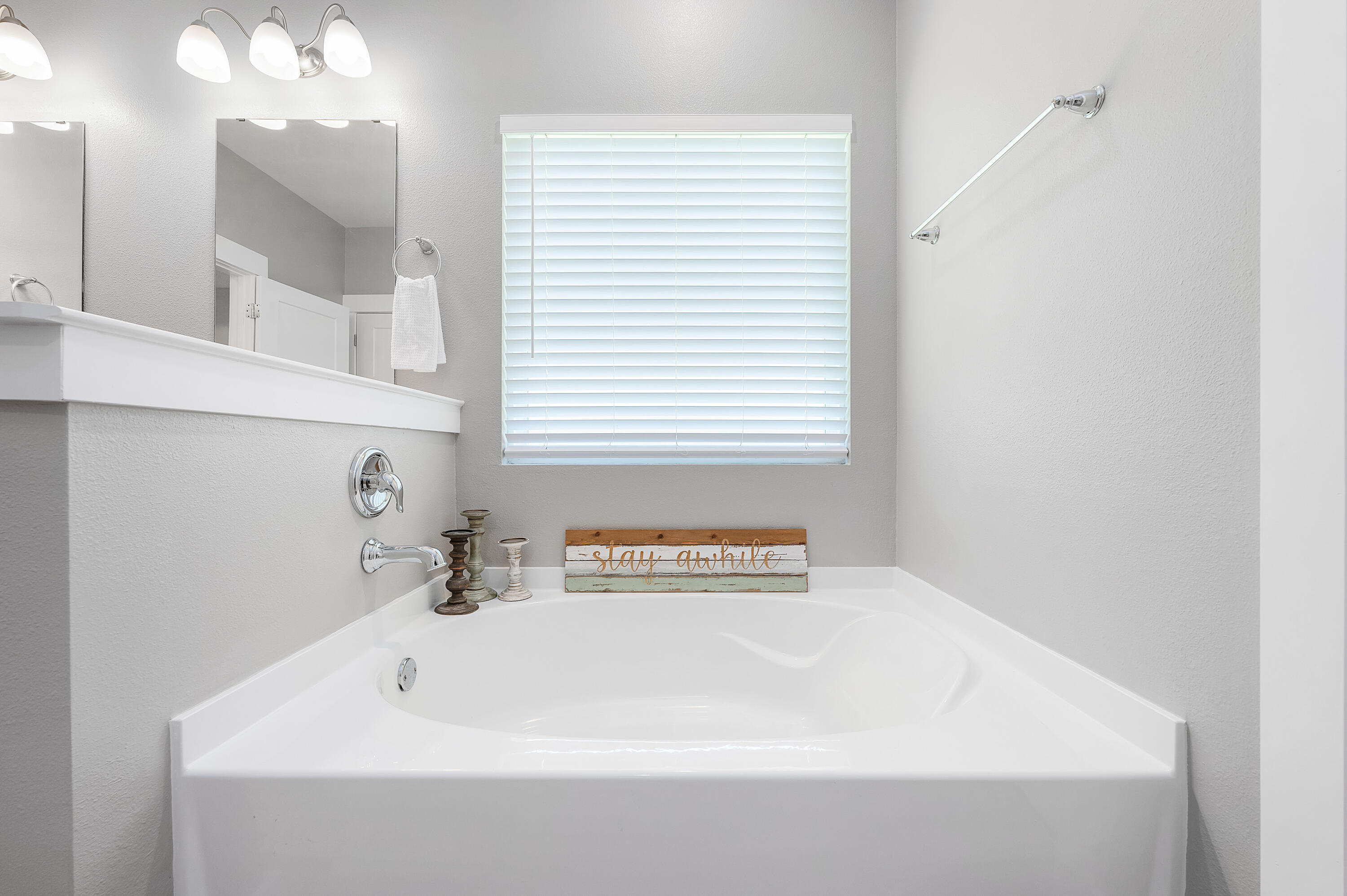 FOREST BAY ESTATES PHASE 1RECORDED IN PB 13 PGS 22 - 24LOT 7 BLK G AS DES IN OR 4098PG 1319 - Residential