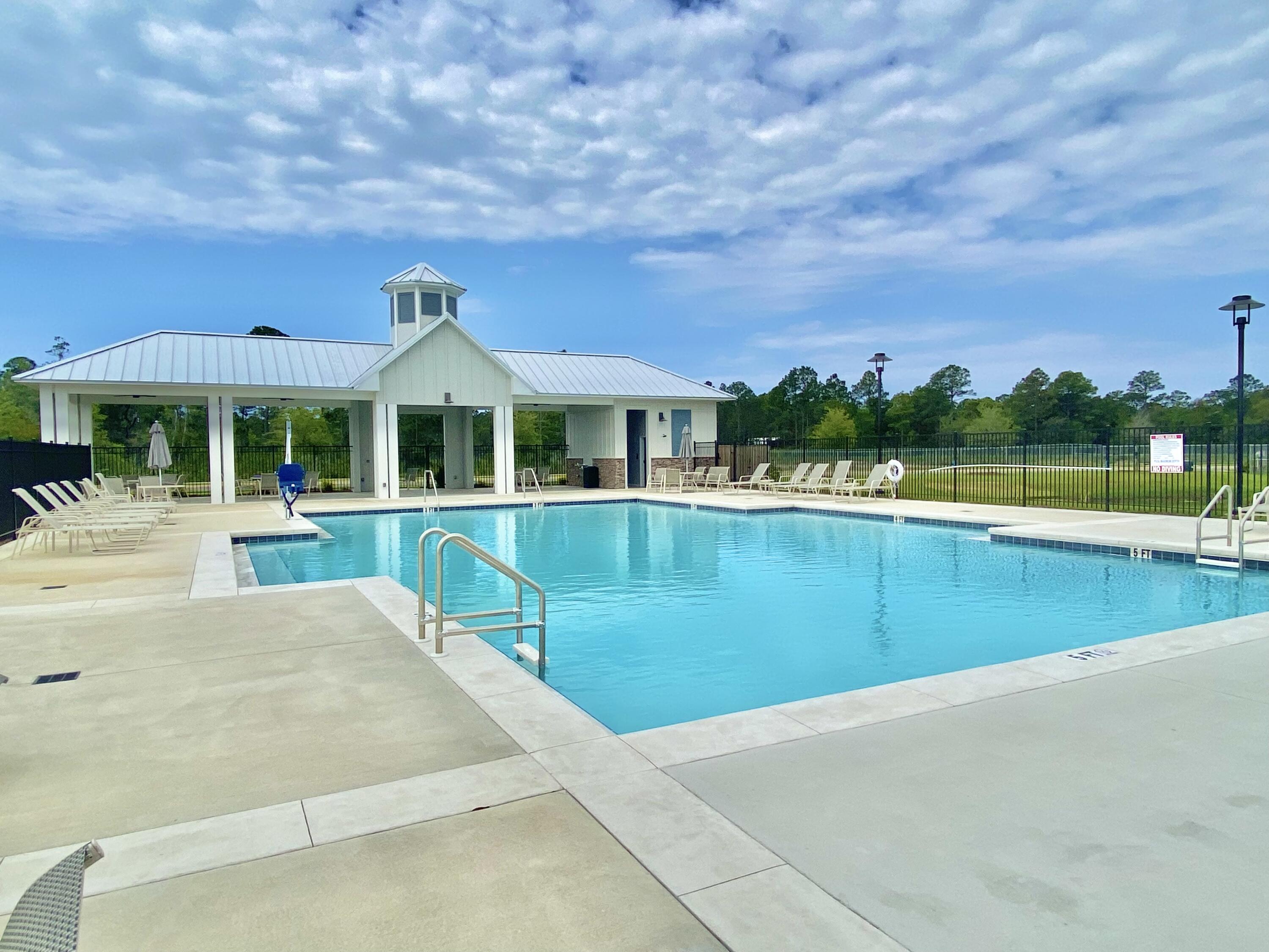 FOREST BAY ESTATES PHASE 1RECORDED IN PB 13 PGS 22 - 24LOT 7 BLK G AS DES IN OR 4098PG 1319 - Residential