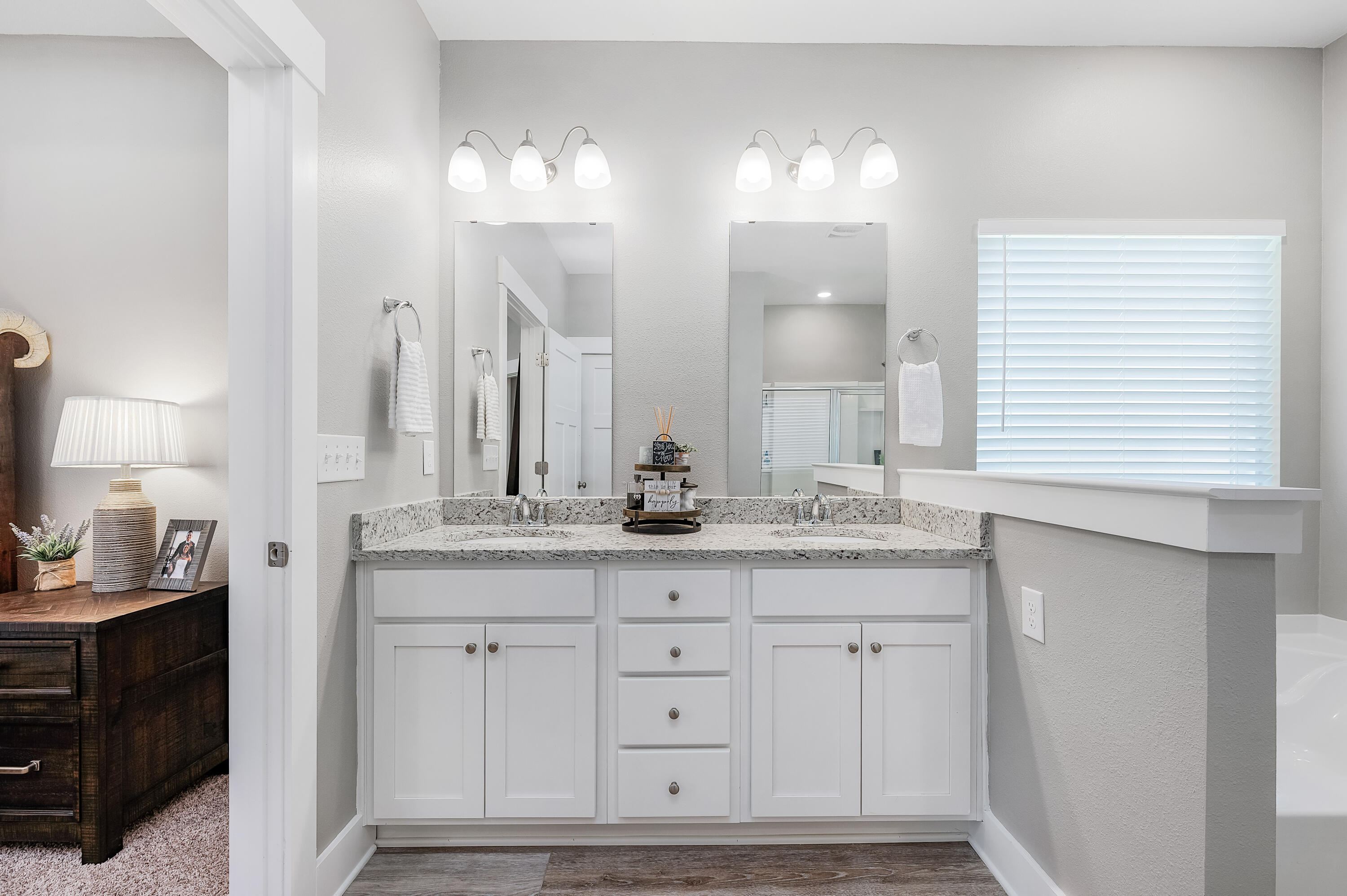 FOREST BAY ESTATES PHASE 1RECORDED IN PB 13 PGS 22 - 24LOT 7 BLK G AS DES IN OR 4098PG 1319 - Residential