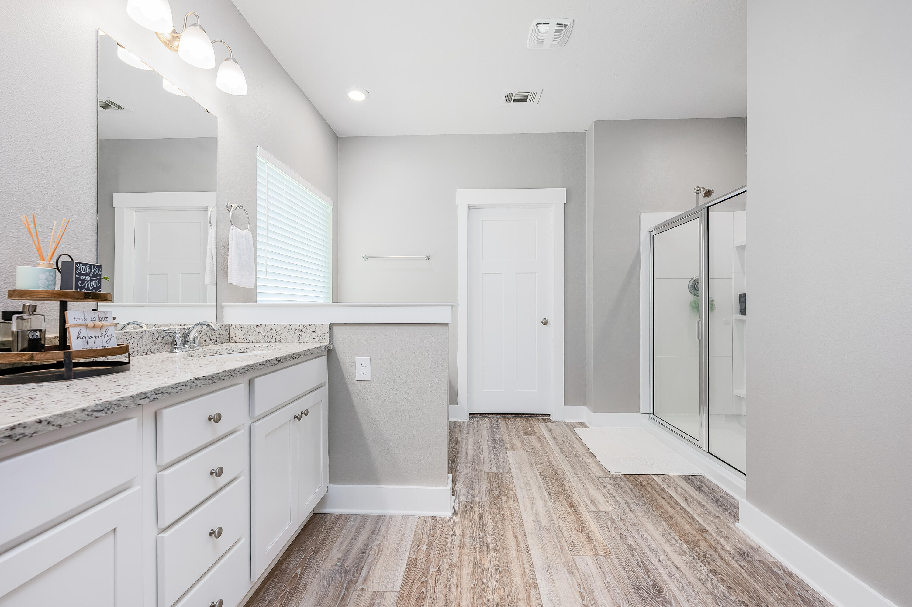 FOREST BAY ESTATES PHASE 1RECORDED IN PB 13 PGS 22 - 24LOT 7 BLK G AS DES IN OR 4098PG 1319 - Residential