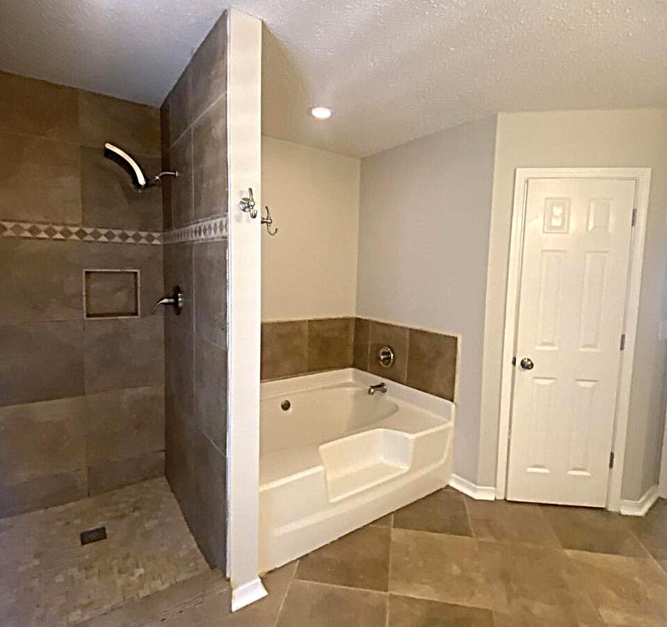 BISCAYNE POINTE - Residential