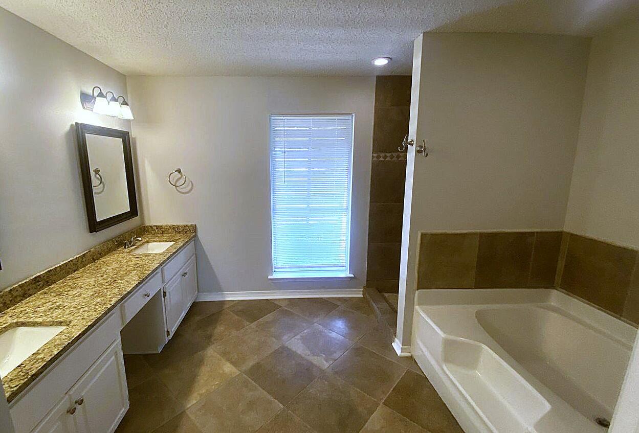 BISCAYNE POINTE - Residential
