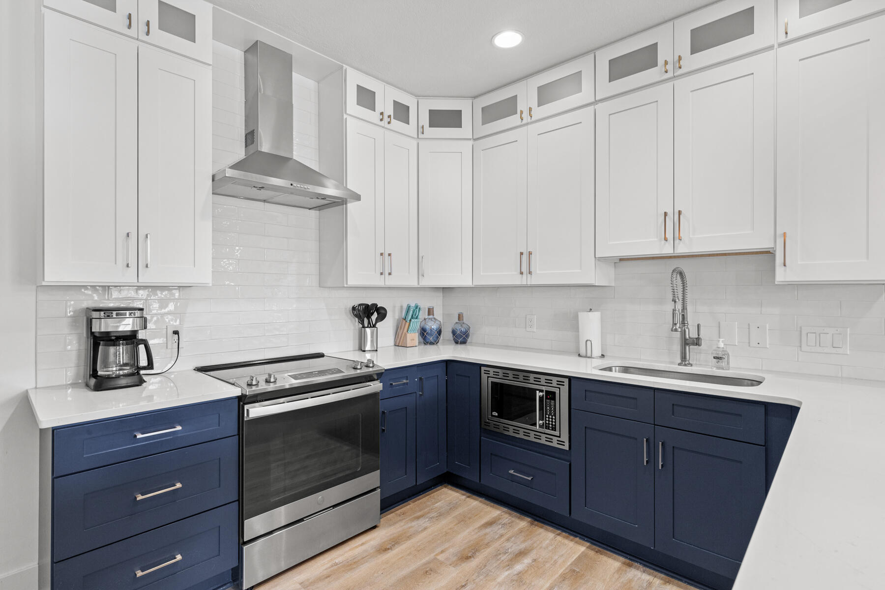 AVALON BEACH ESTATES - Residential