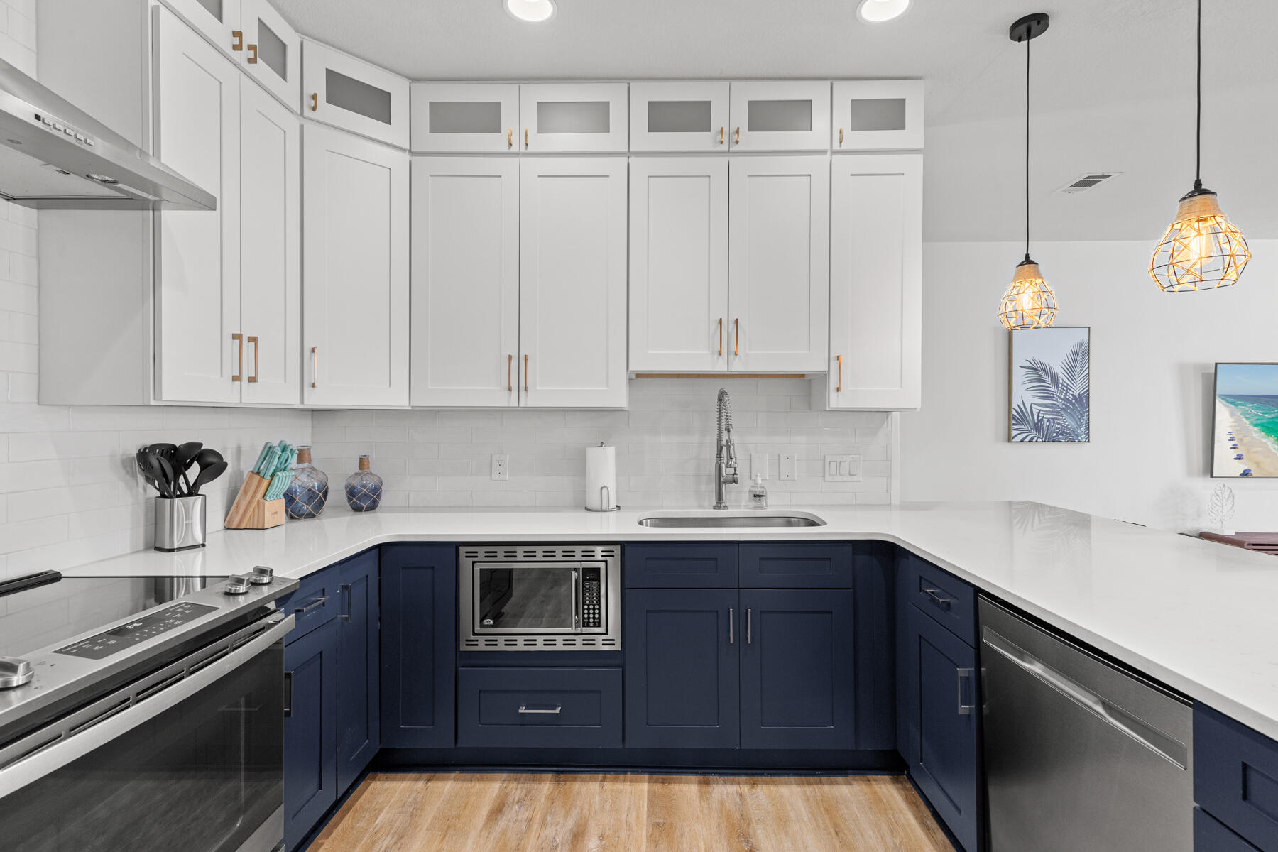 AVALON BEACH ESTATES - Residential