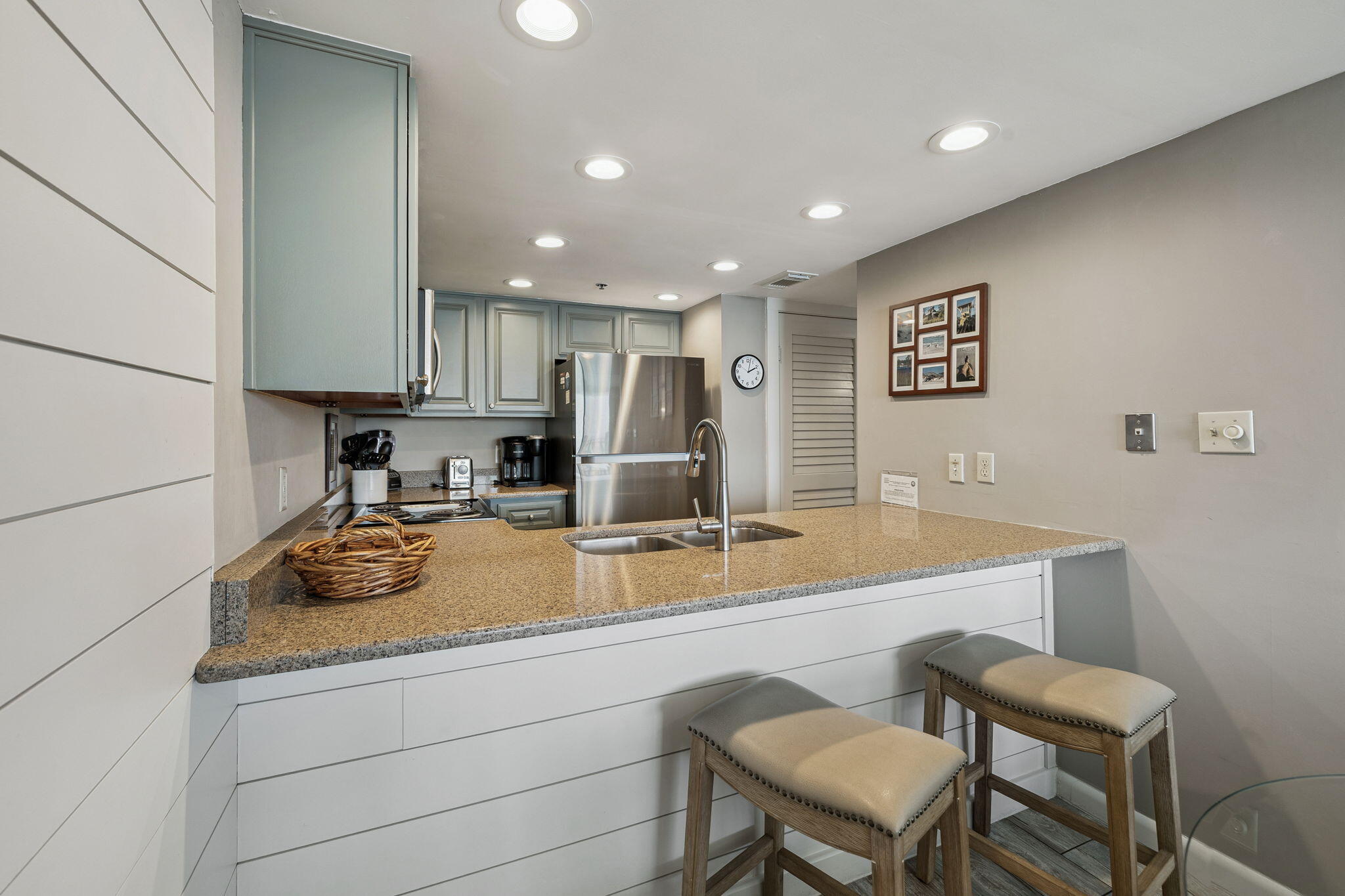 ONE SEAGROVE PLACE CONDO - Residential