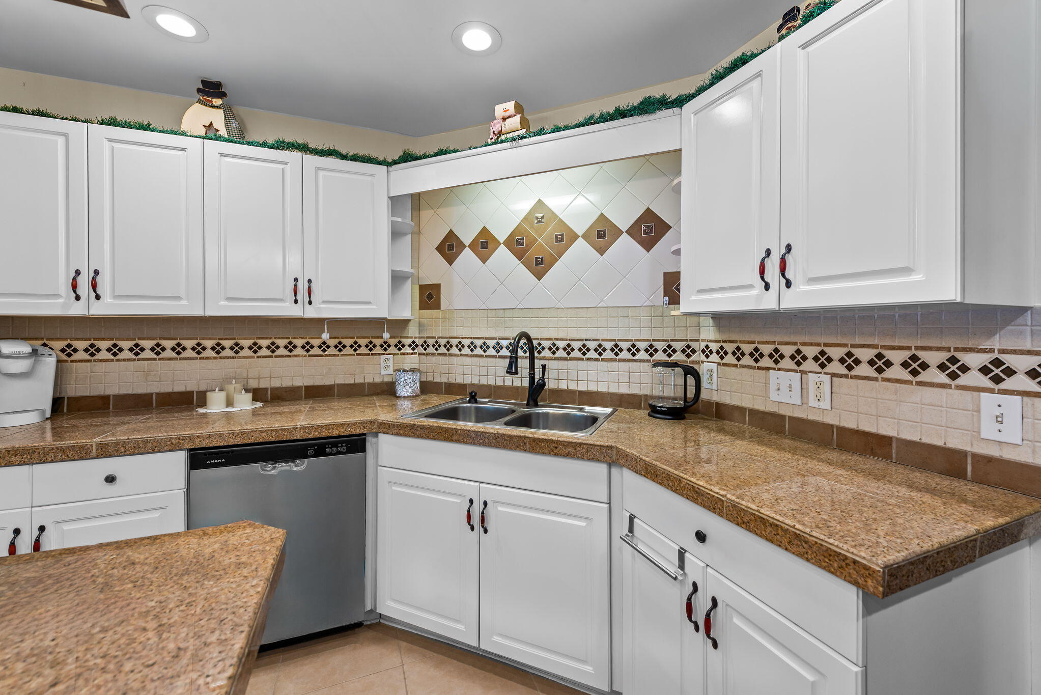 HOLLEY BY THE SEA - Residential