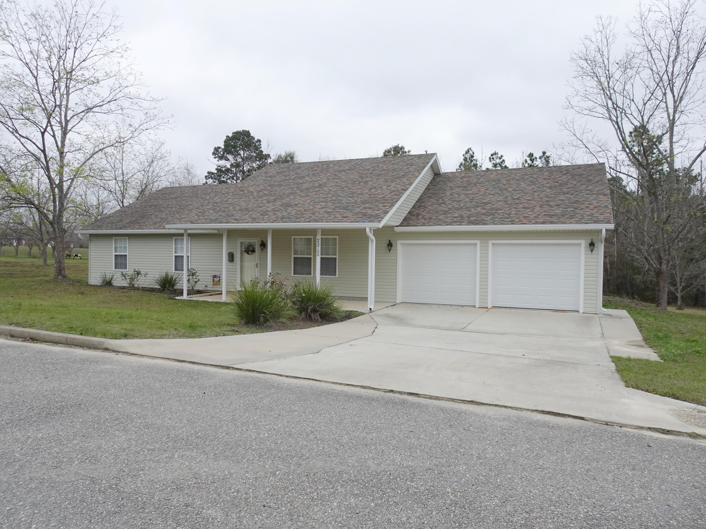 LIKE NEW 3 BEDROOM, 2 BATH HOME SITTING ON ALMOST 1/2 ACRE LOCATED IN WYSTERIA MANOR. HOME HAS A GREAT OPEN LIVING ROOM THAT CONNECTS TO DINING ROOM. KITCHEN IS LARGE WITH TONS OF CABINETS AND COUNTERSPACE. MASTER SUITE HAS A LARGE MASTER BATH WITH DOUBLE VANITY AND LARGE WALK IN CLOSET. ADDITIONAL 2 BEDROOMS ARE PERFECT FOR ANY SIZE FAMILY. GREAT FRONT COVERED PORCH AND BACK PATIO, HOME HAS A 2 CAR GARAGE - MOVE IN READY!