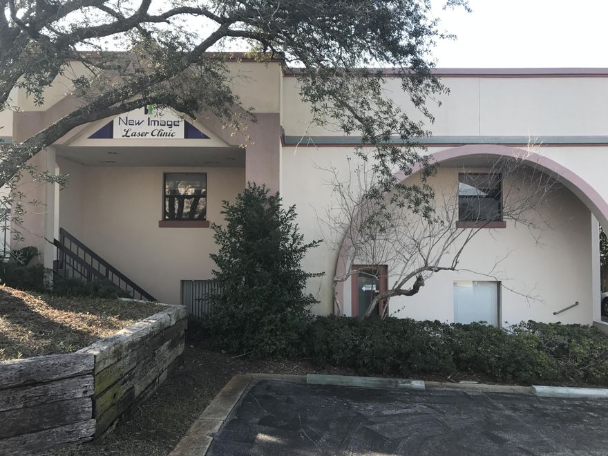 GREAT OFFICE SPACE, centrally located off of Highway 98 right next to The Donut Hole. Fantastic signage! Existing complex occupants include a good sized medical practice, spa/salon, physical therapy office. This space is available as a 500 square foot small office. This includes a good sized waiting room, two office spaces previously used for medical use, and a private bathroom. Also available is an attached open unit of 500 square feet plus a second private bathroom. Price is $600 for the main 500 sq ft unit or $900 for both units. Water is included. NO CAM!!!