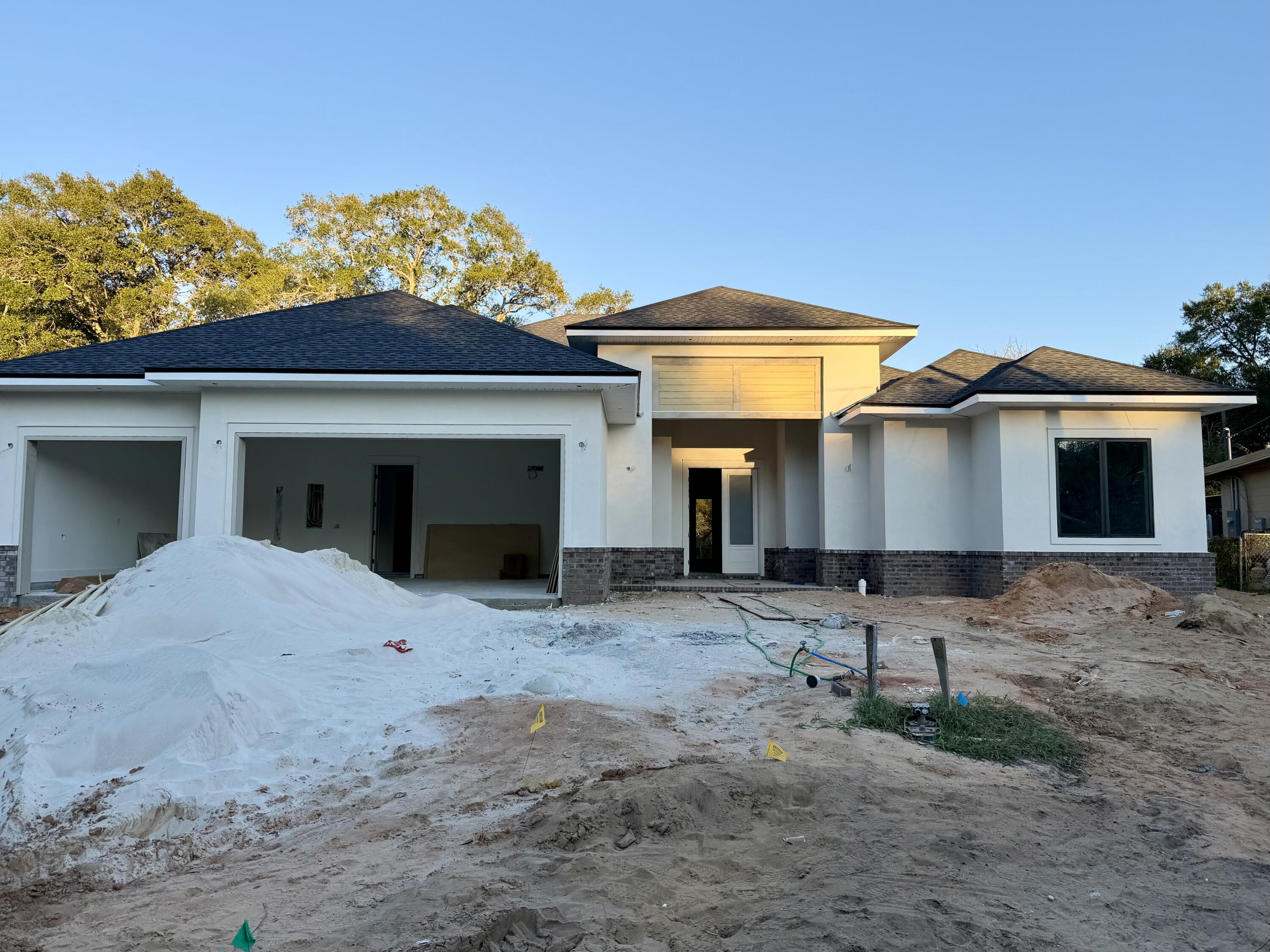 ELLIOTTS POINT - Residential