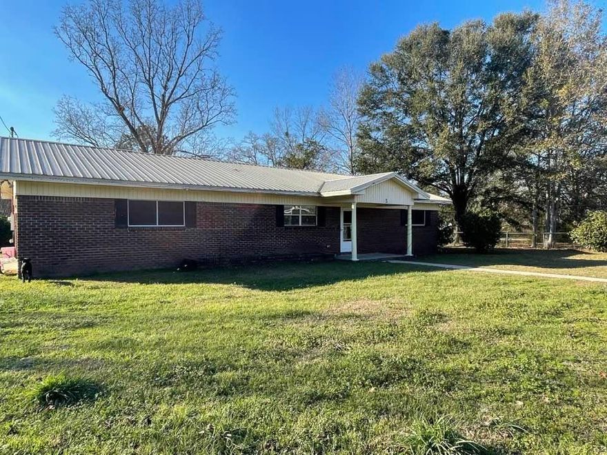 Located in the heart of Paxton. This brick home offers 3 bedrooms and 3 full bathrooms. It also has a Florida room off the back. 2 utility sheds. Chainlink fenced in yard.