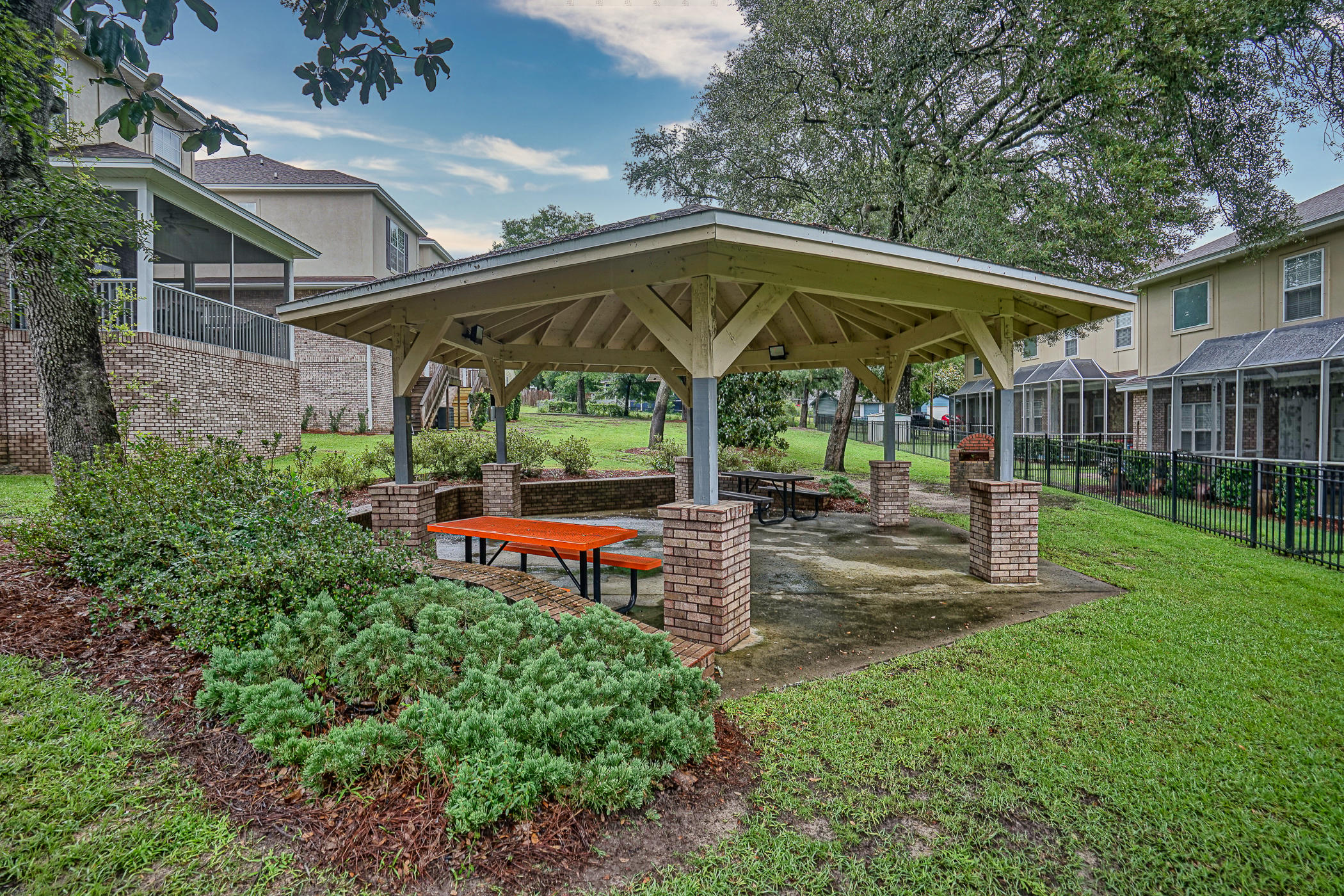 WATON OAKS - Residential